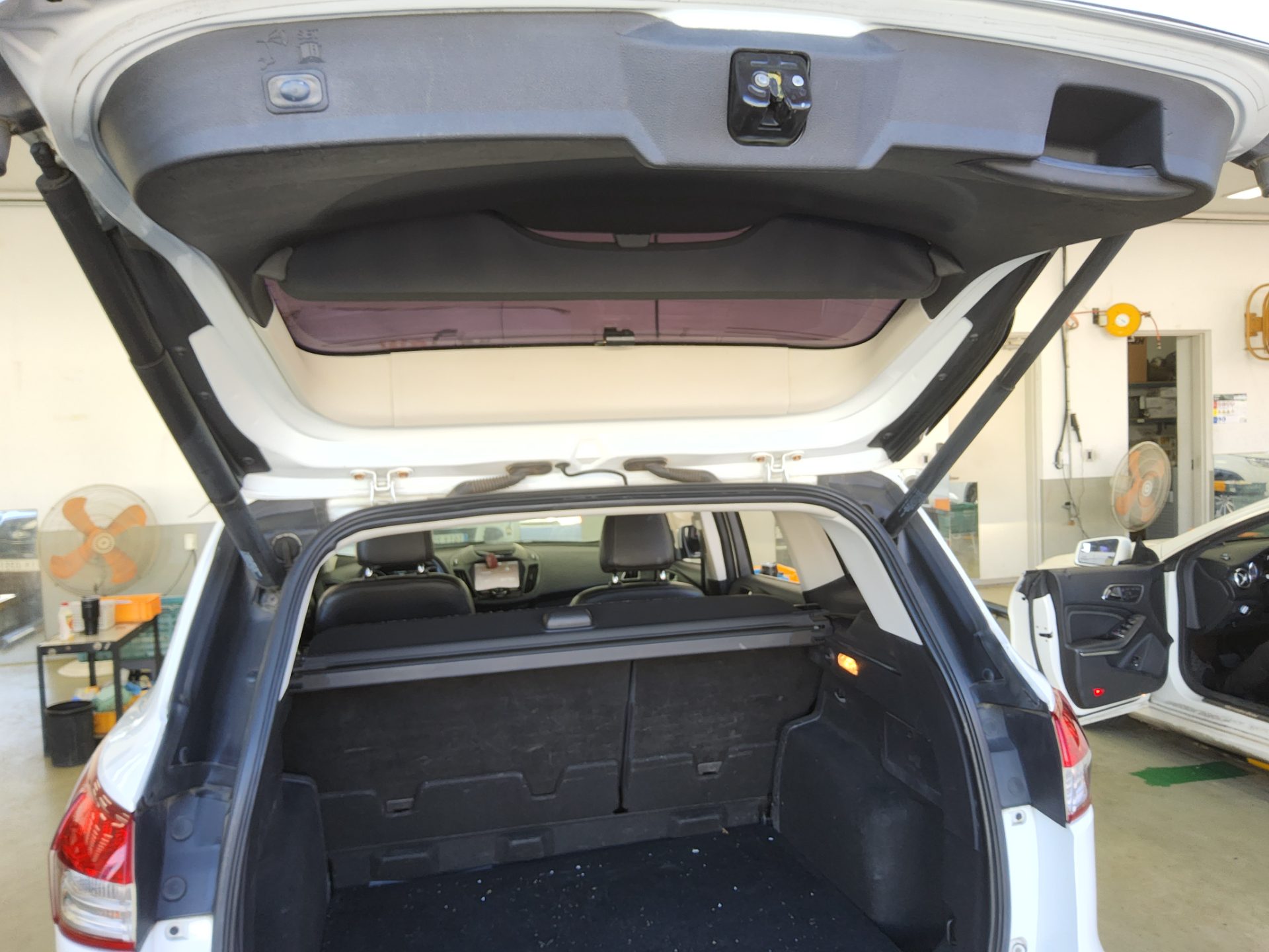 FORD KUGA 2.0 DIESEL TREND 2016 - zdjęcie 15