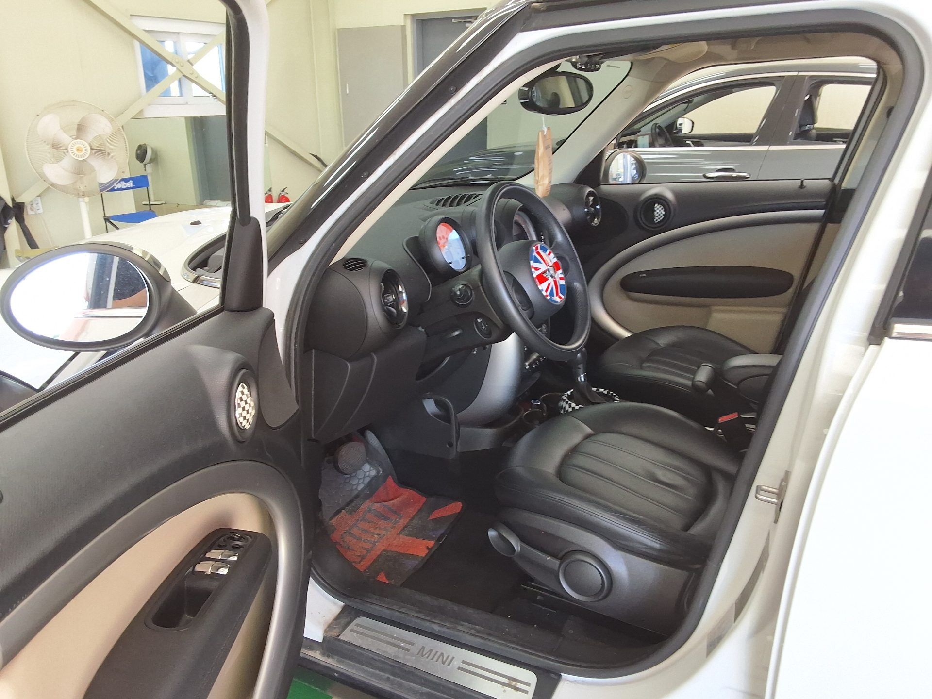 MINI COUNTRYMAN 2.0 D SE 2014 - zdjęcie 11