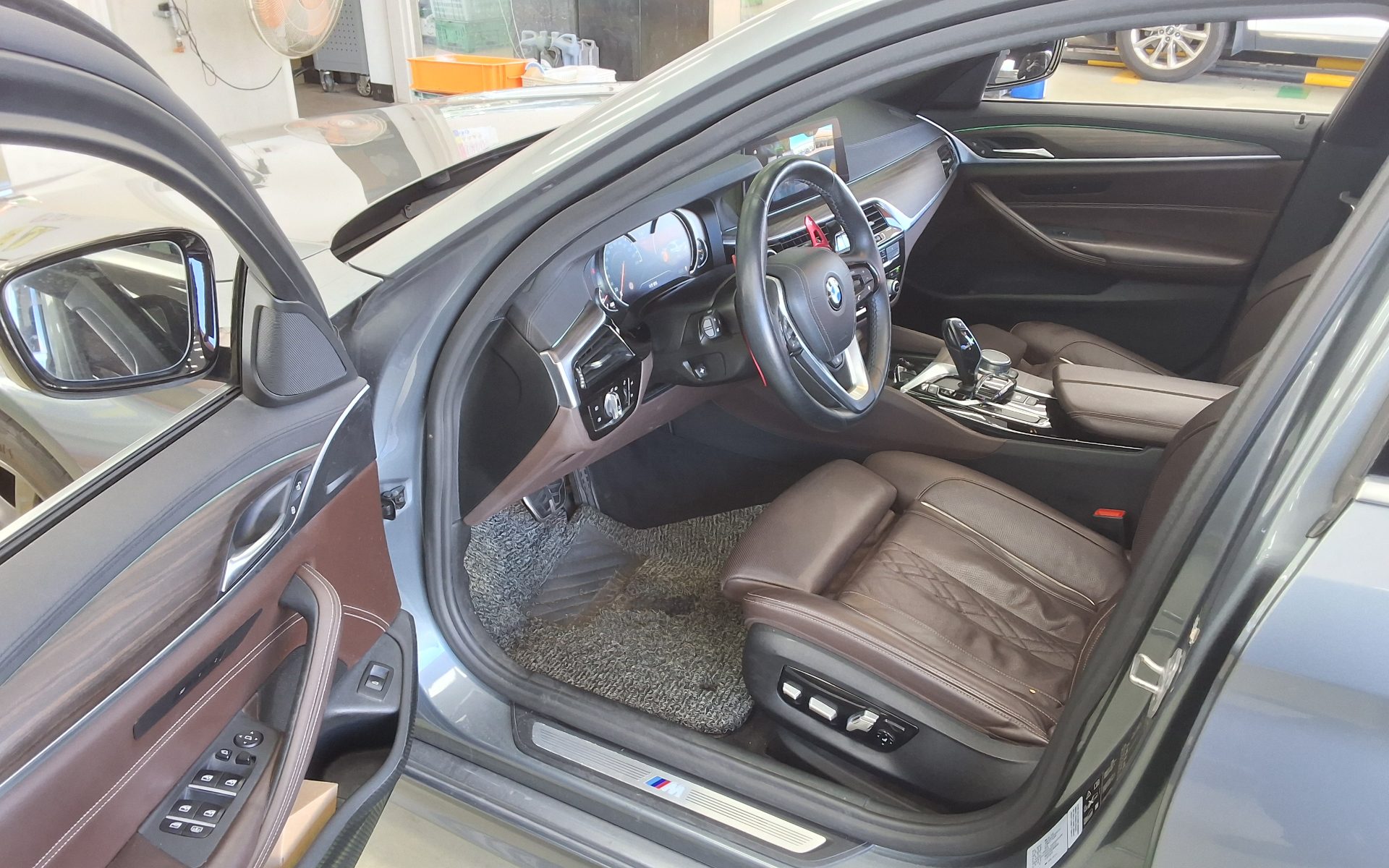 BMW 5 SERIES (7TH GEN) 520d xDRIVE M SPORT PACK PLUS 2018 - zdjęcie 10