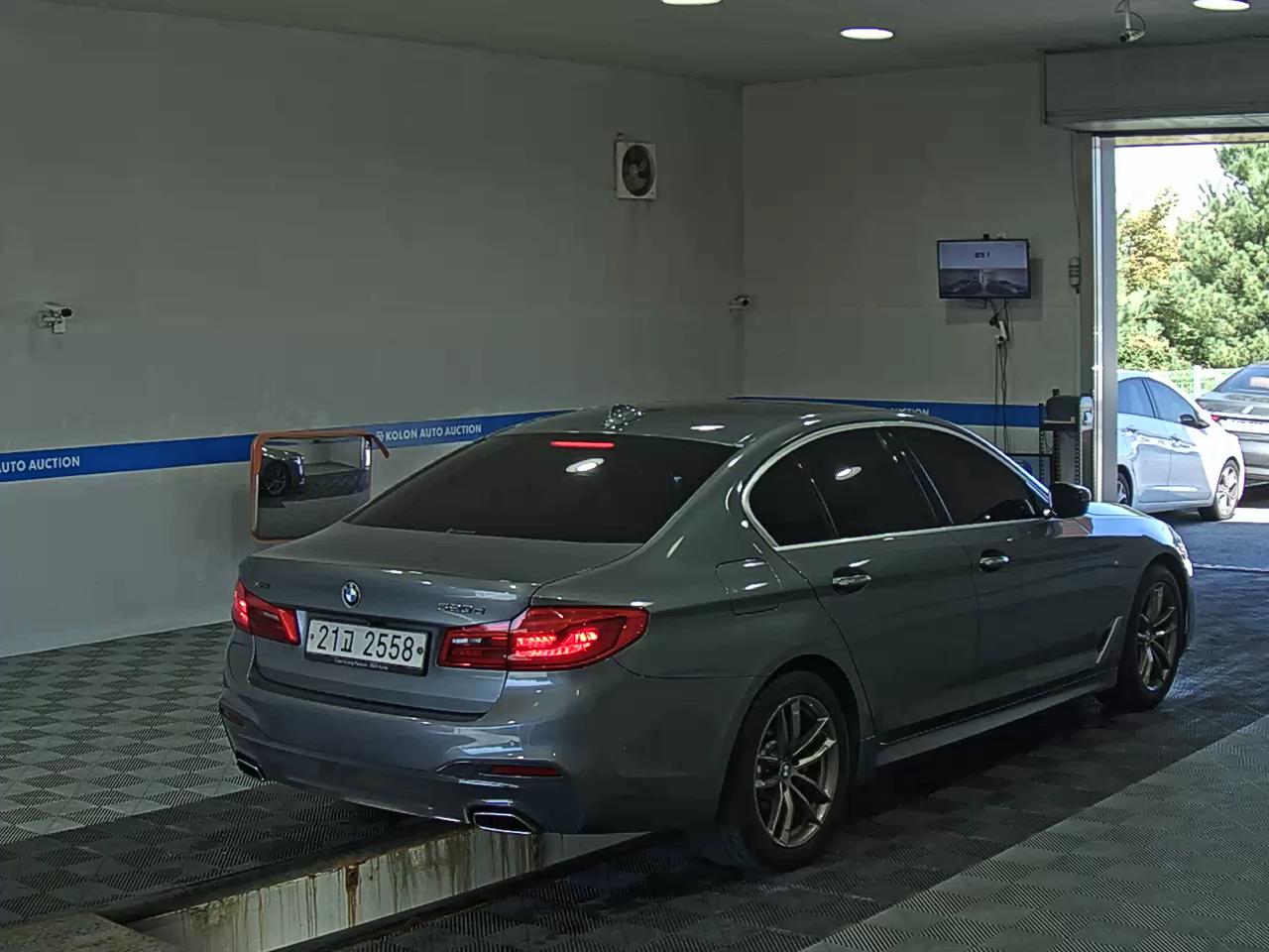 BMW 5 SERIES (7TH GEN) 520d xDRIVE M SPORT PACK PLUS 2018 - zdjęcie 5