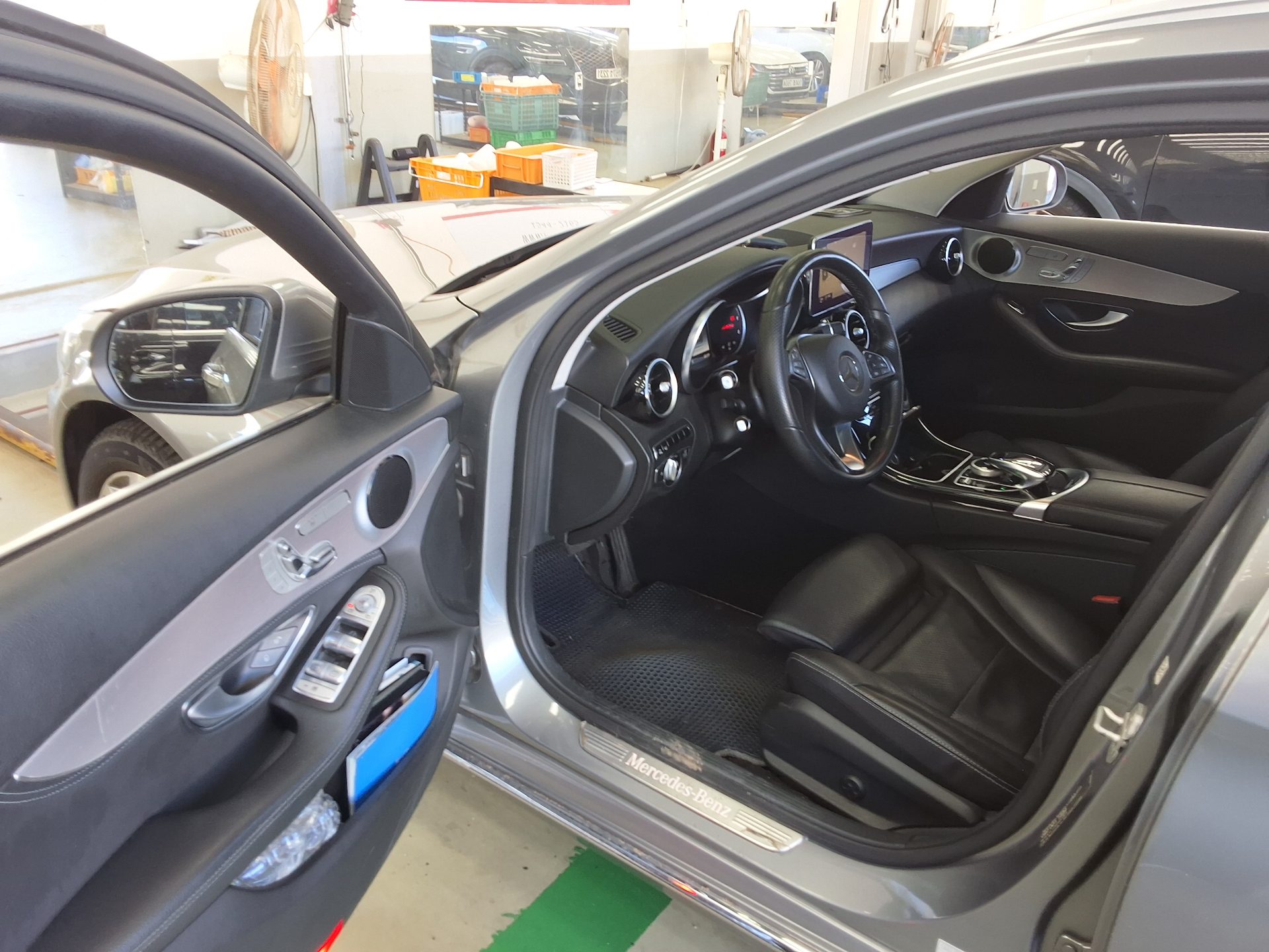 MERCEDES-BENZ C-CLASS (4TH GEN) C220 d 4MATIC ESTATE 2016 - zdjęcie 10