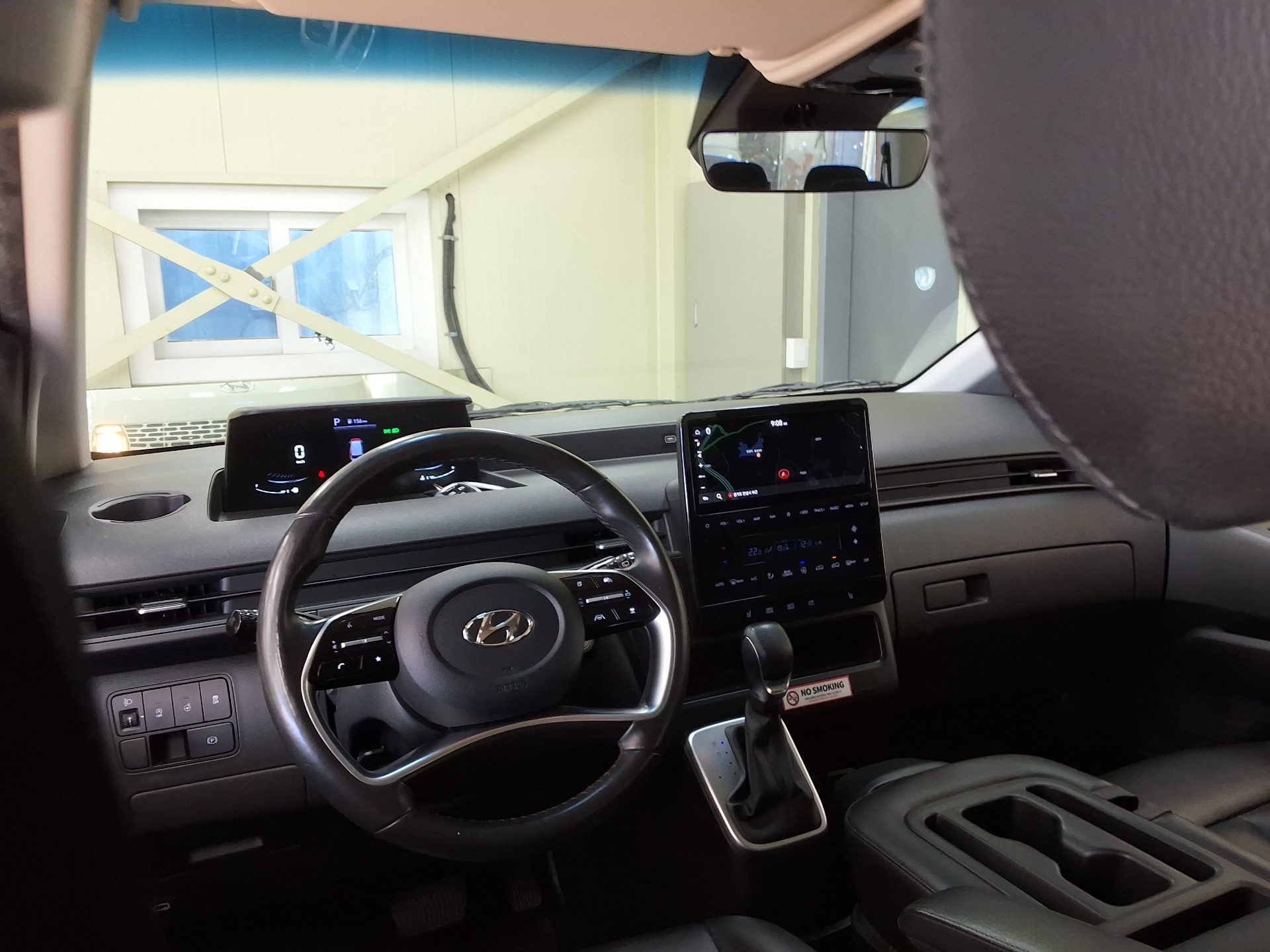HYUNDAI STARIA 2.2 DIESEL TOURER 11-SEATER 2WD MODERN 2023 - zdjęcie 12