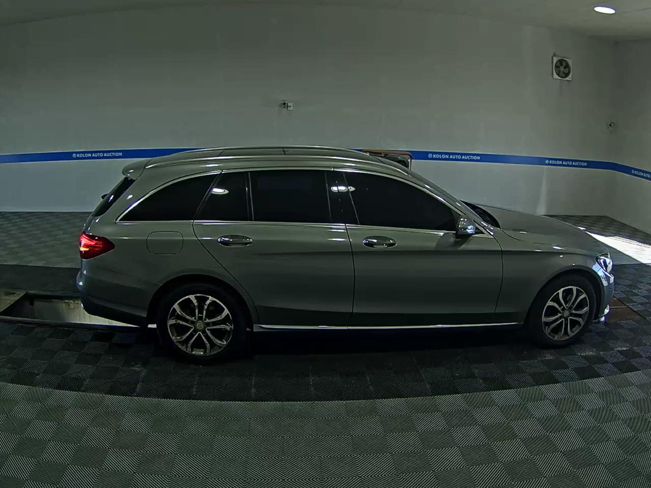 MERCEDES-BENZ C-CLASS (4TH GEN) C220 d 4MATIC ESTATE 2016 - zdjęcie 4
