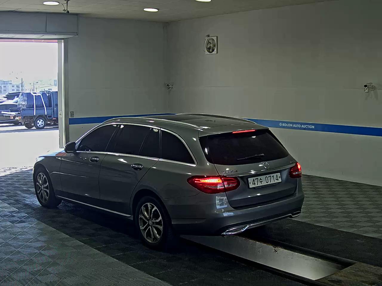 MERCEDES-BENZ C-CLASS (4TH GEN) C220 d 4MATIC ESTATE 2016 - zdjęcie 6
