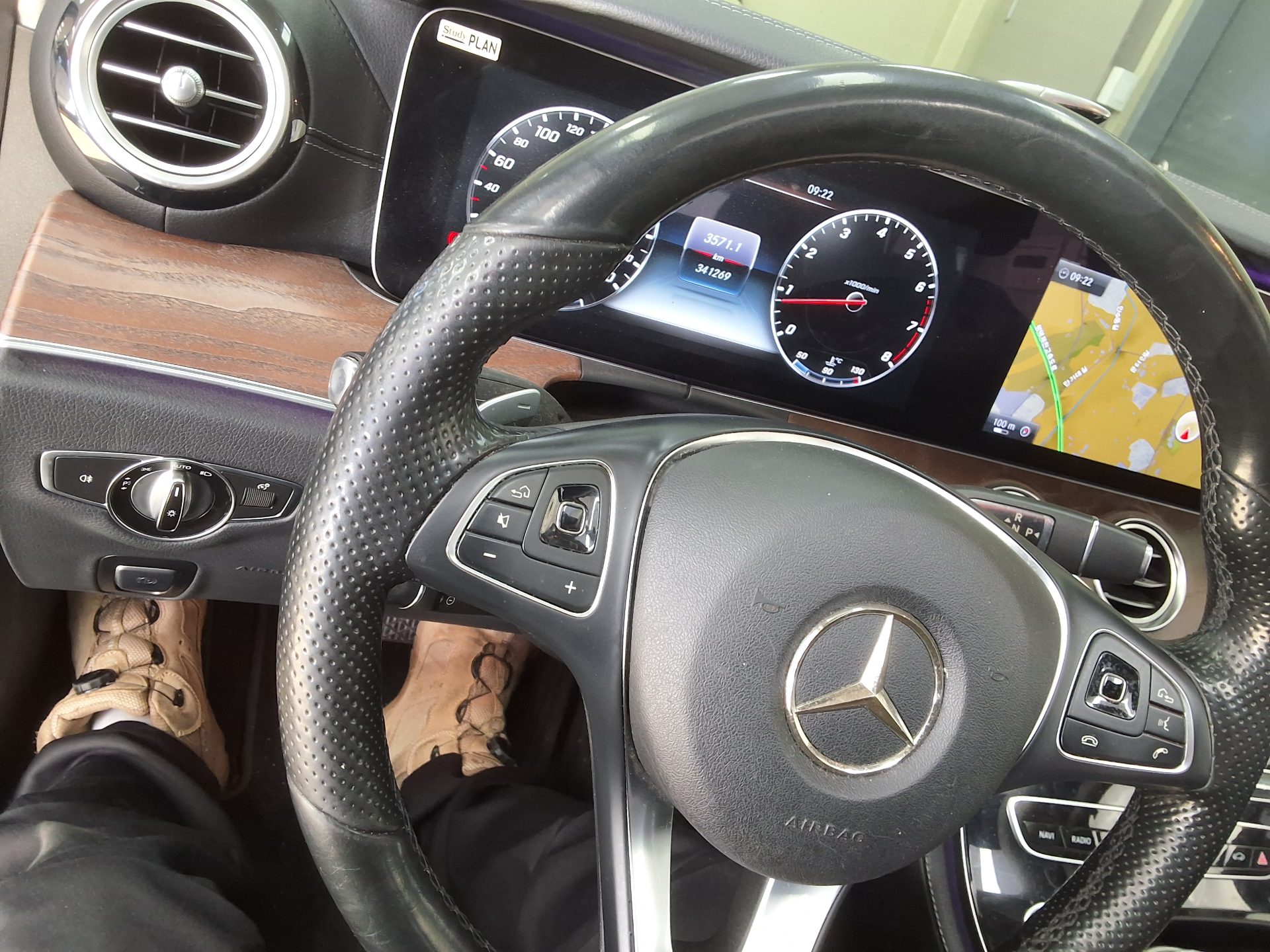 MERCEDES-BENZ E-CLASS (5TH GEN) E300 4MATIC EXCLUSIVE 2017 - zdjęcie 23