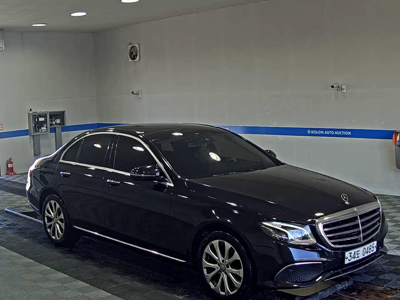 MERCEDES-BENZ E-CLASS (5TH GEN) E300 4MATIC EXCLUSIVE 2017 - zdjęcie 3