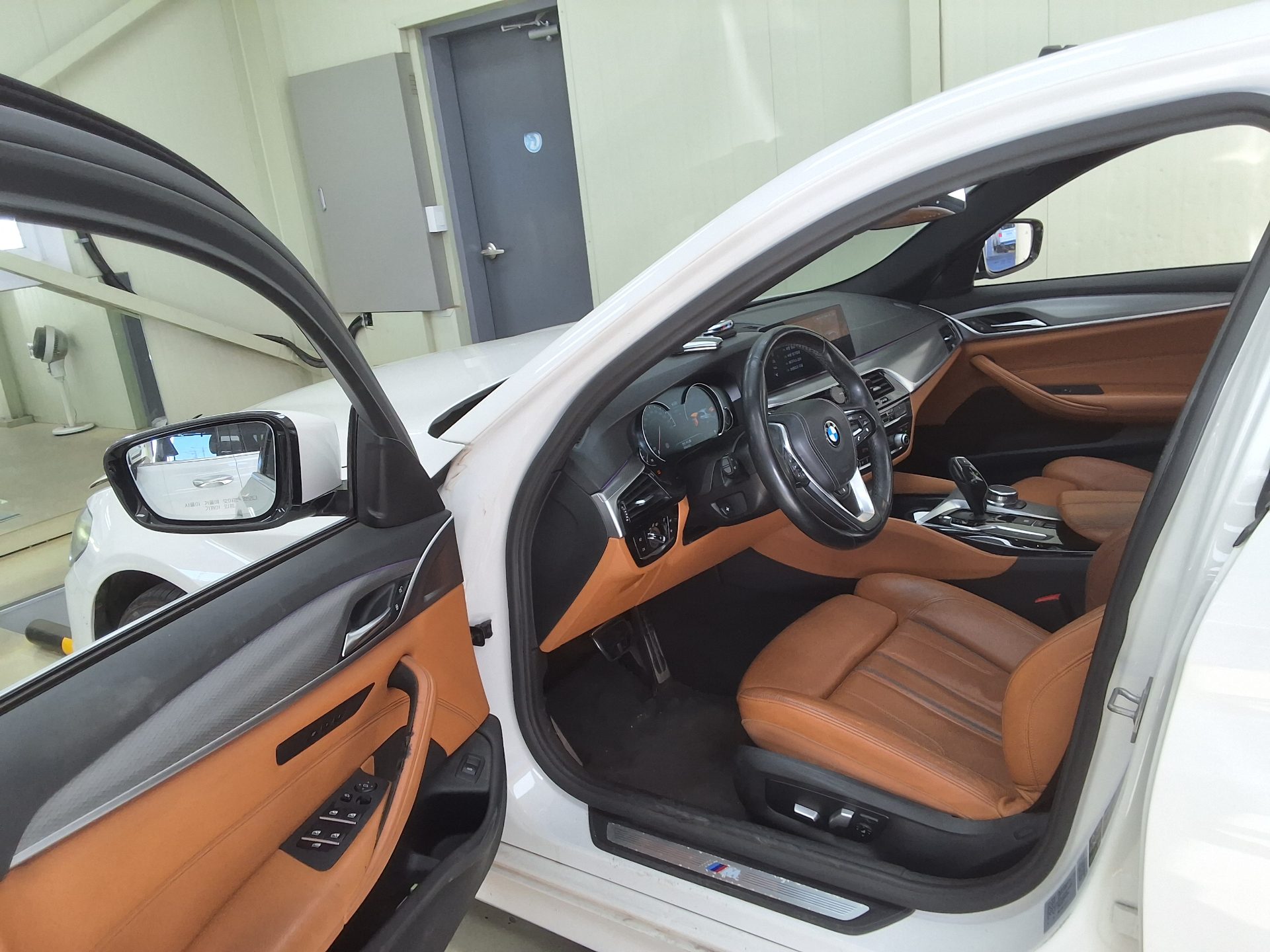 BMW 5 SERIES (7TH GEN) 520d xDRIVE M SPORT PACK 2018 - zdjęcie 11