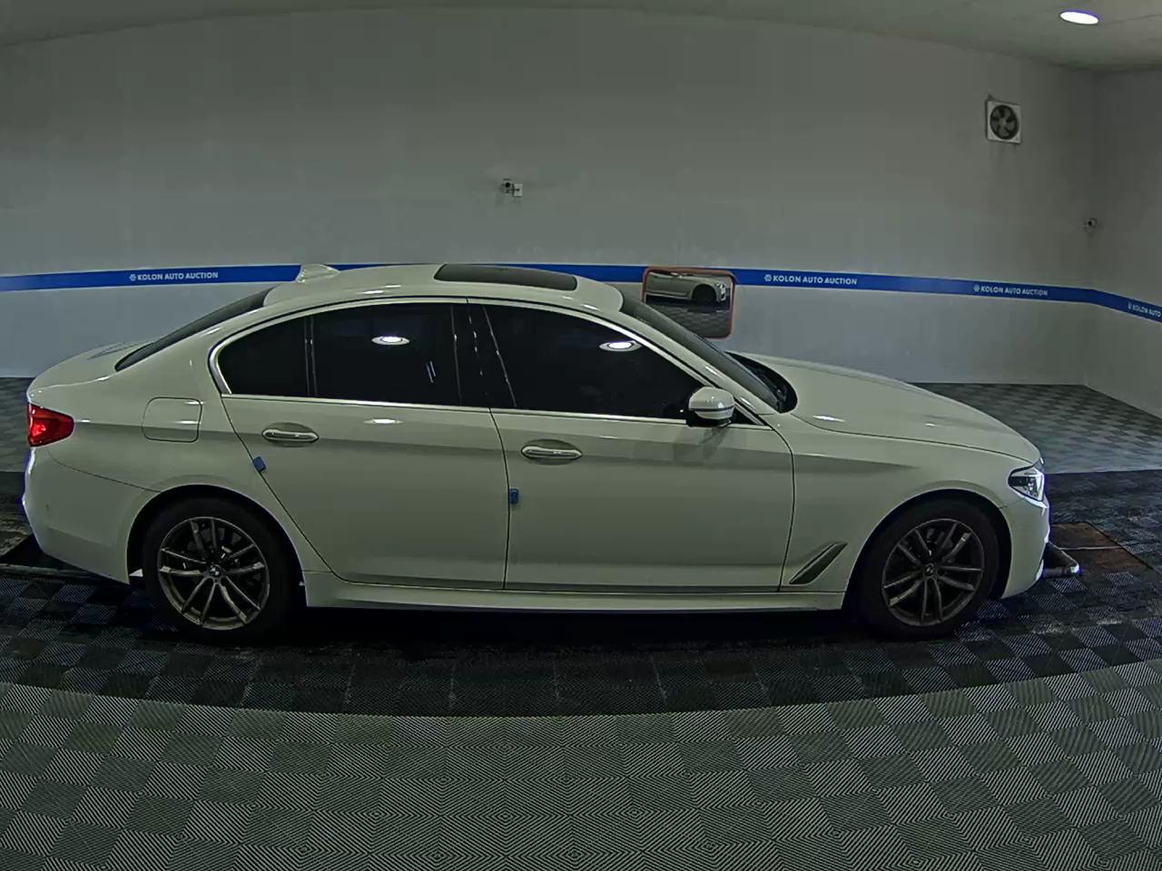 BMW 5 SERIES (7TH GEN) 520d xDRIVE M SPORT PACK 2018 - zdjęcie 4