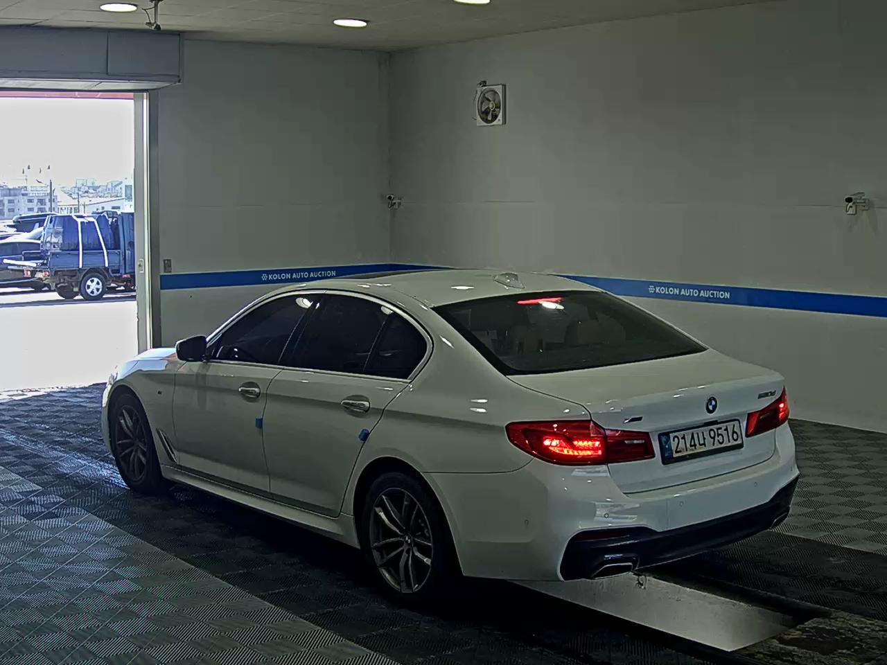 BMW 5 SERIES (7TH GEN) 520d xDRIVE M SPORT PACK 2018 - zdjęcie 6