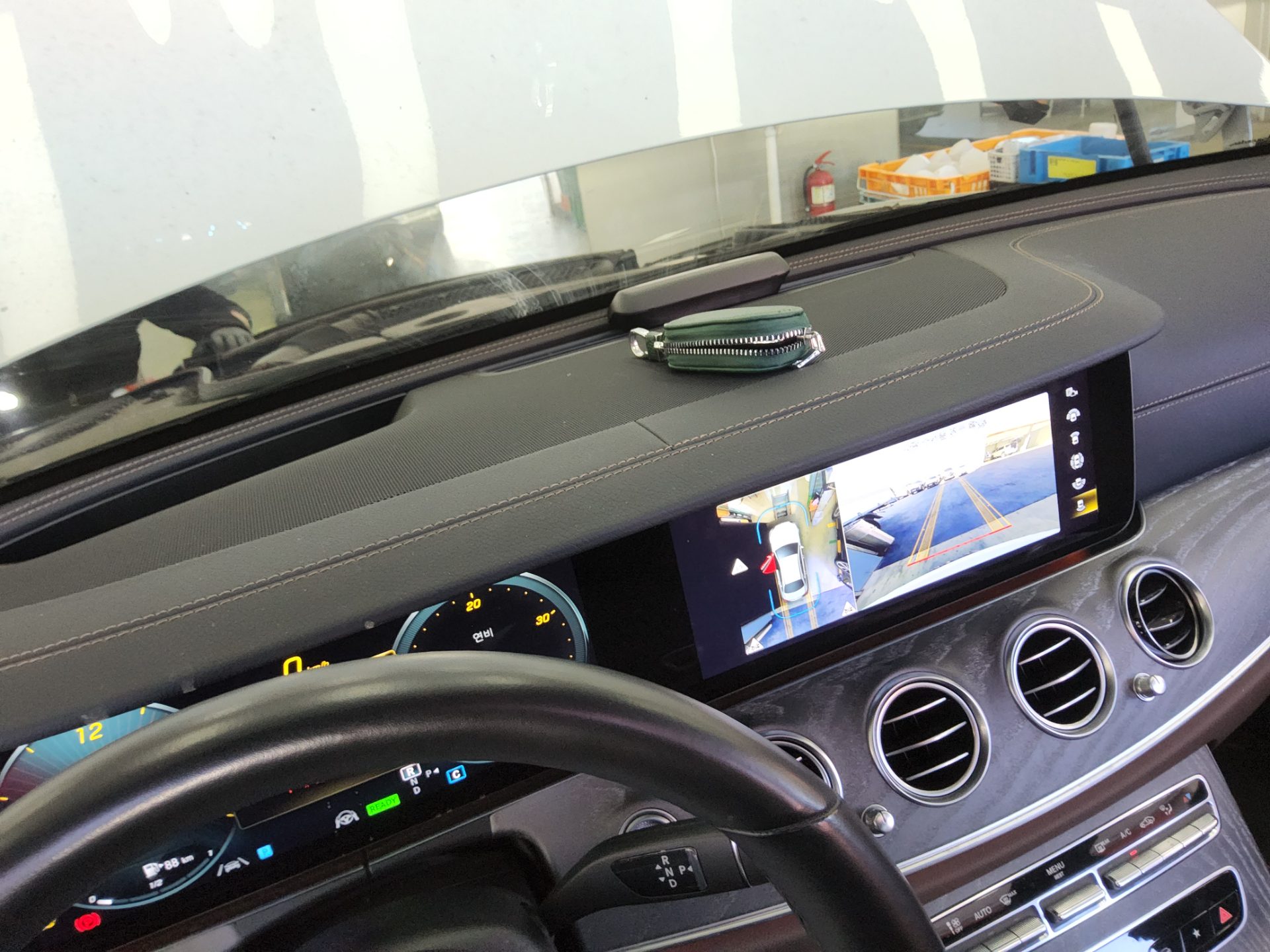 MERCEDES-BENZ E-CLASS (5TH GEN) E350 4MATIC AVANTGARDE 2022 - zdjęcie 18
