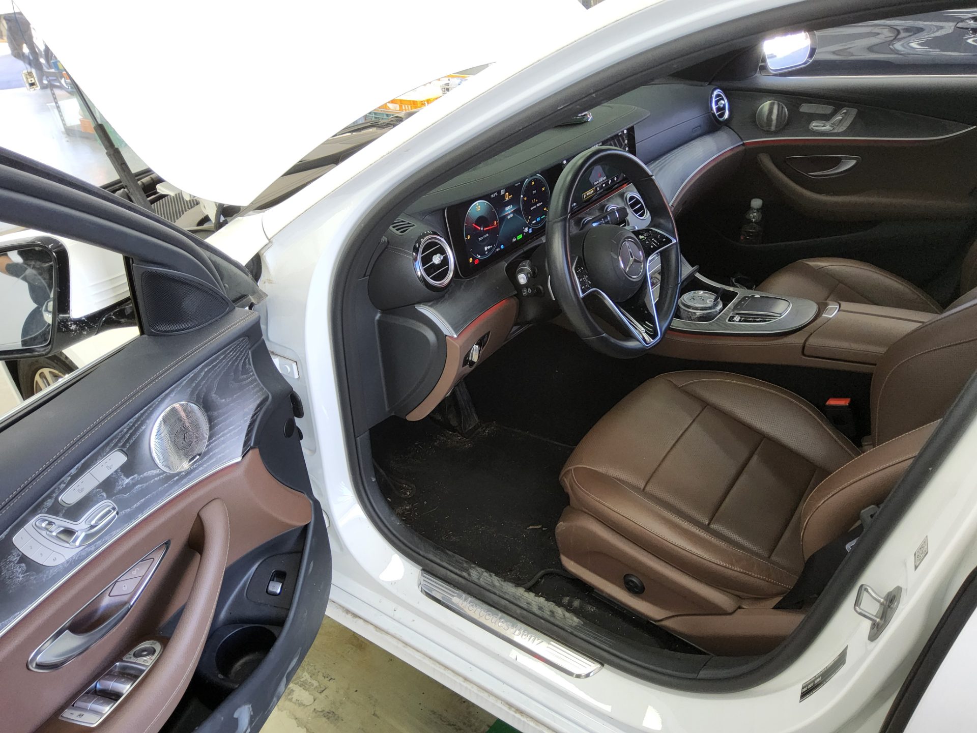 MERCEDES-BENZ E-CLASS (5TH GEN) E350 4MATIC AVANTGARDE 2022 - zdjęcie 10