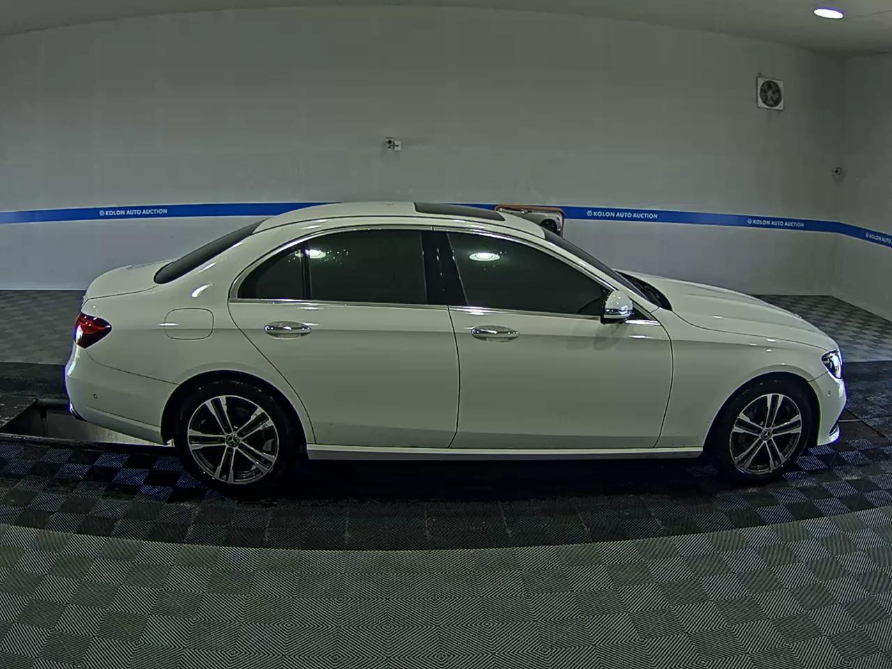 MERCEDES-BENZ E-CLASS (5TH GEN) E350 4MATIC AVANTGARDE 2022 - zdjęcie 4