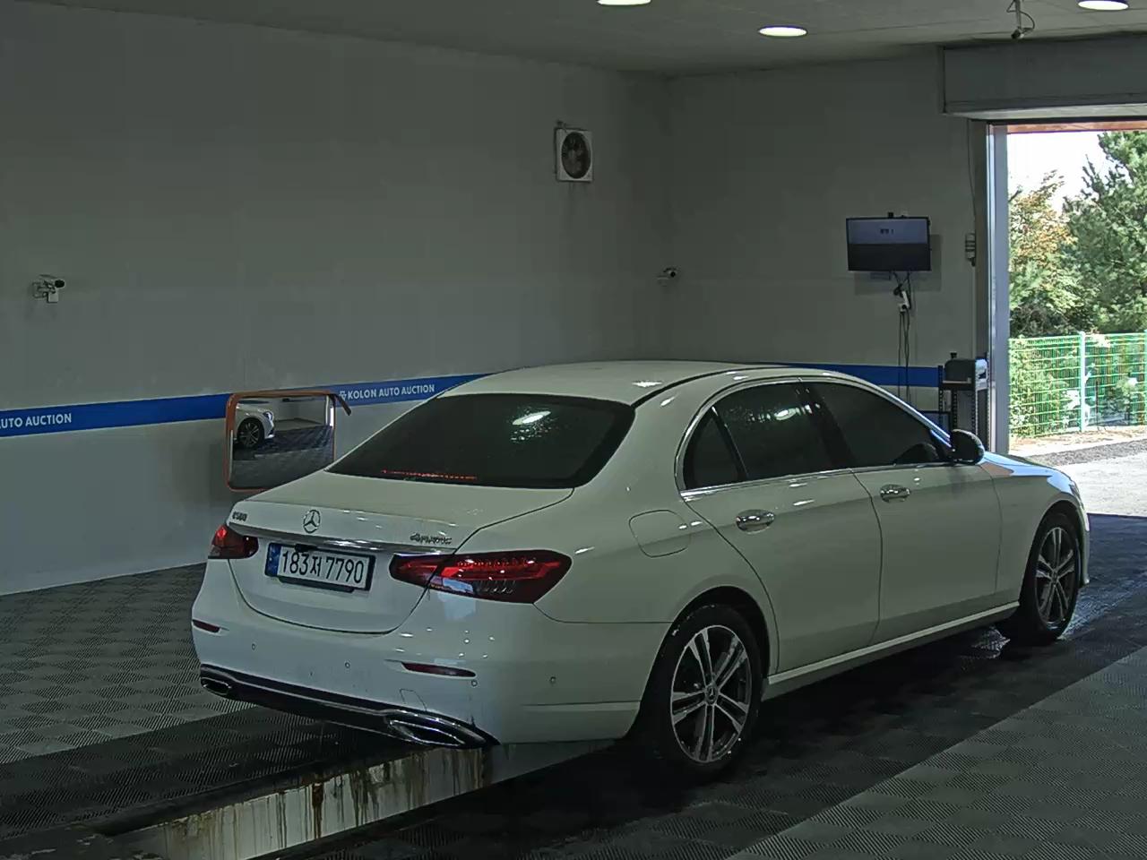 MERCEDES-BENZ E-CLASS (5TH GEN) E350 4MATIC AVANTGARDE 2022 - zdjęcie 5