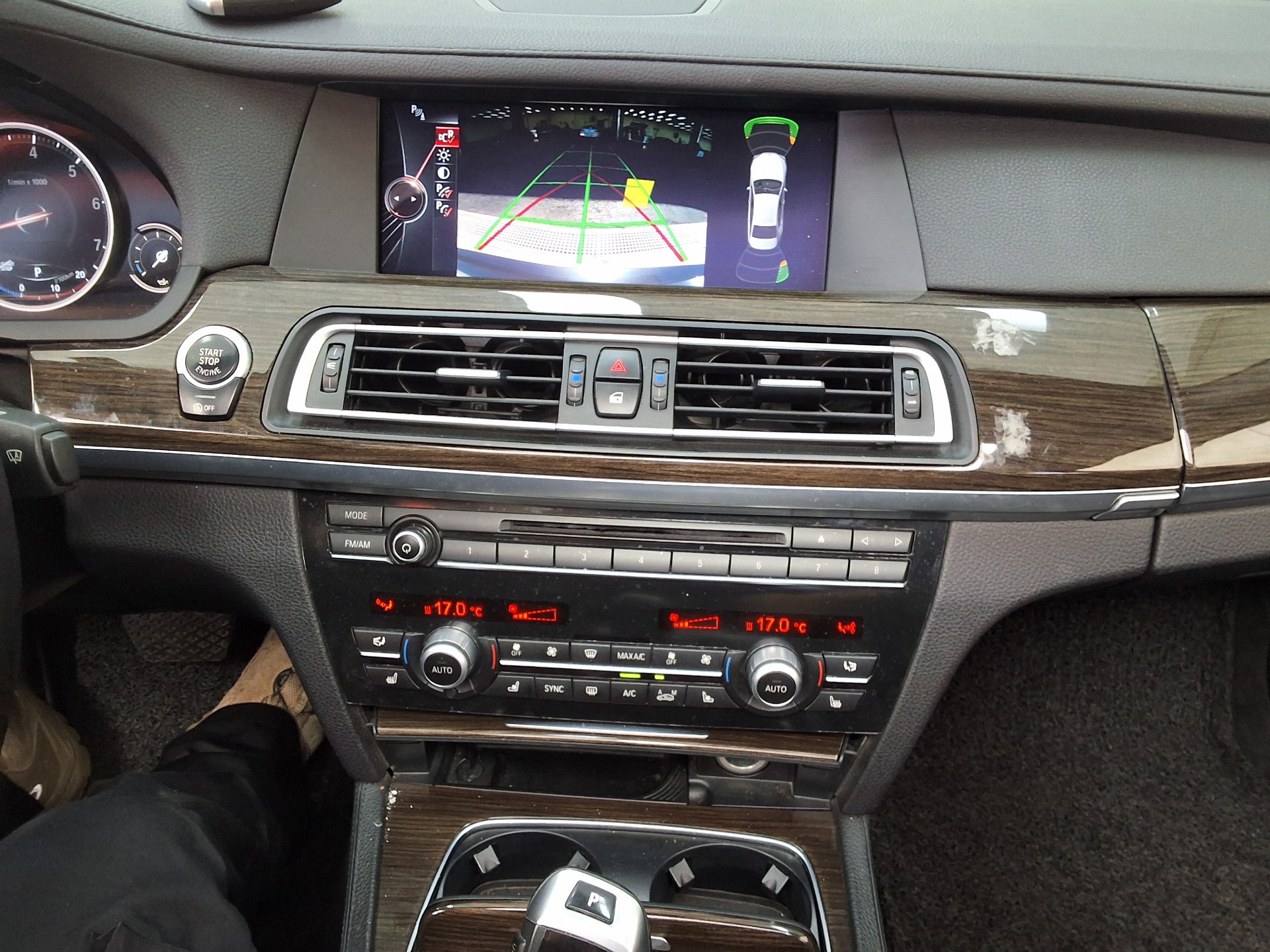 BMW 7 SERIES (5TH GEN) 740Li 2014 - zdjęcie 24