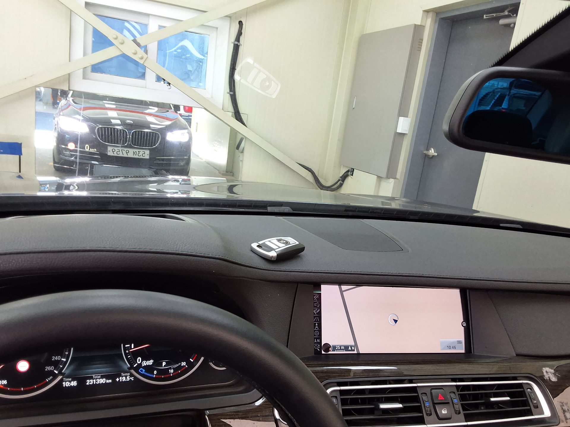 BMW 7 SERIES (5TH GEN) 740Li 2014 - zdjęcie 25
