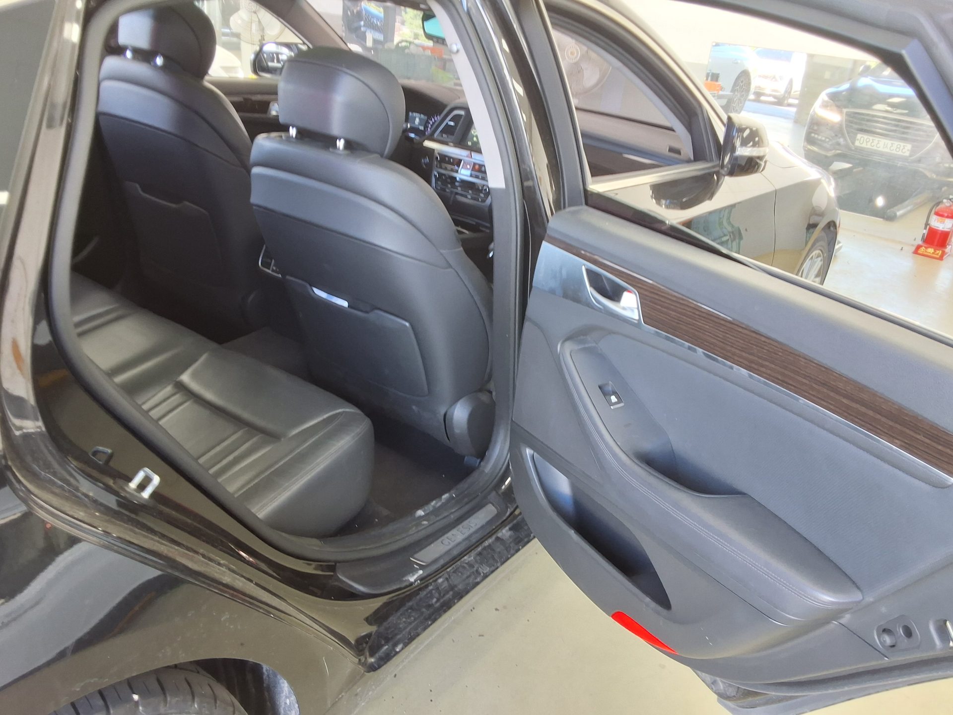 GENESIS G80 2.2 D LUXURY 2018 - zdjęcie 13