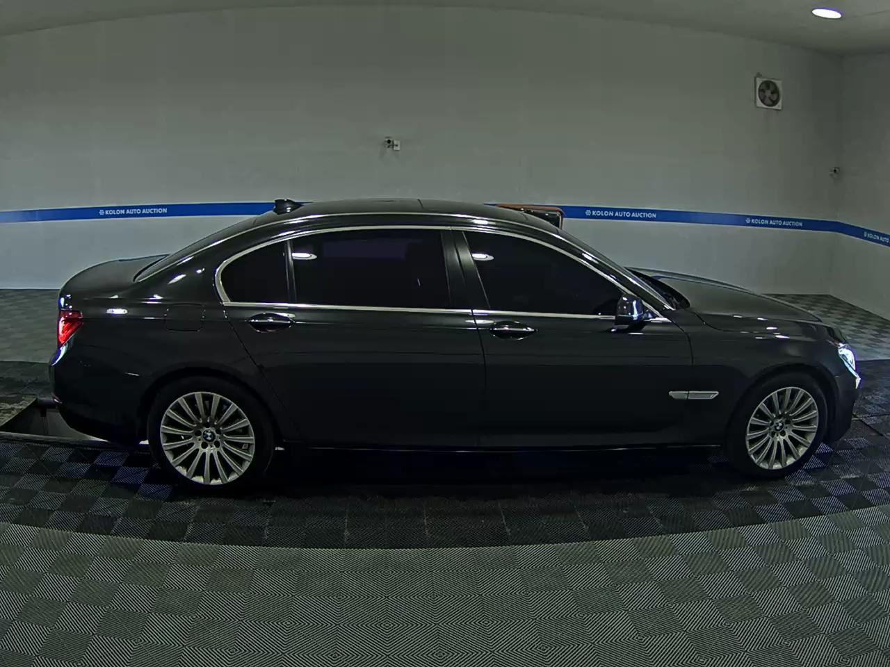 BMW 7 SERIES (5TH GEN) 740Li 2014 - zdjęcie 4
