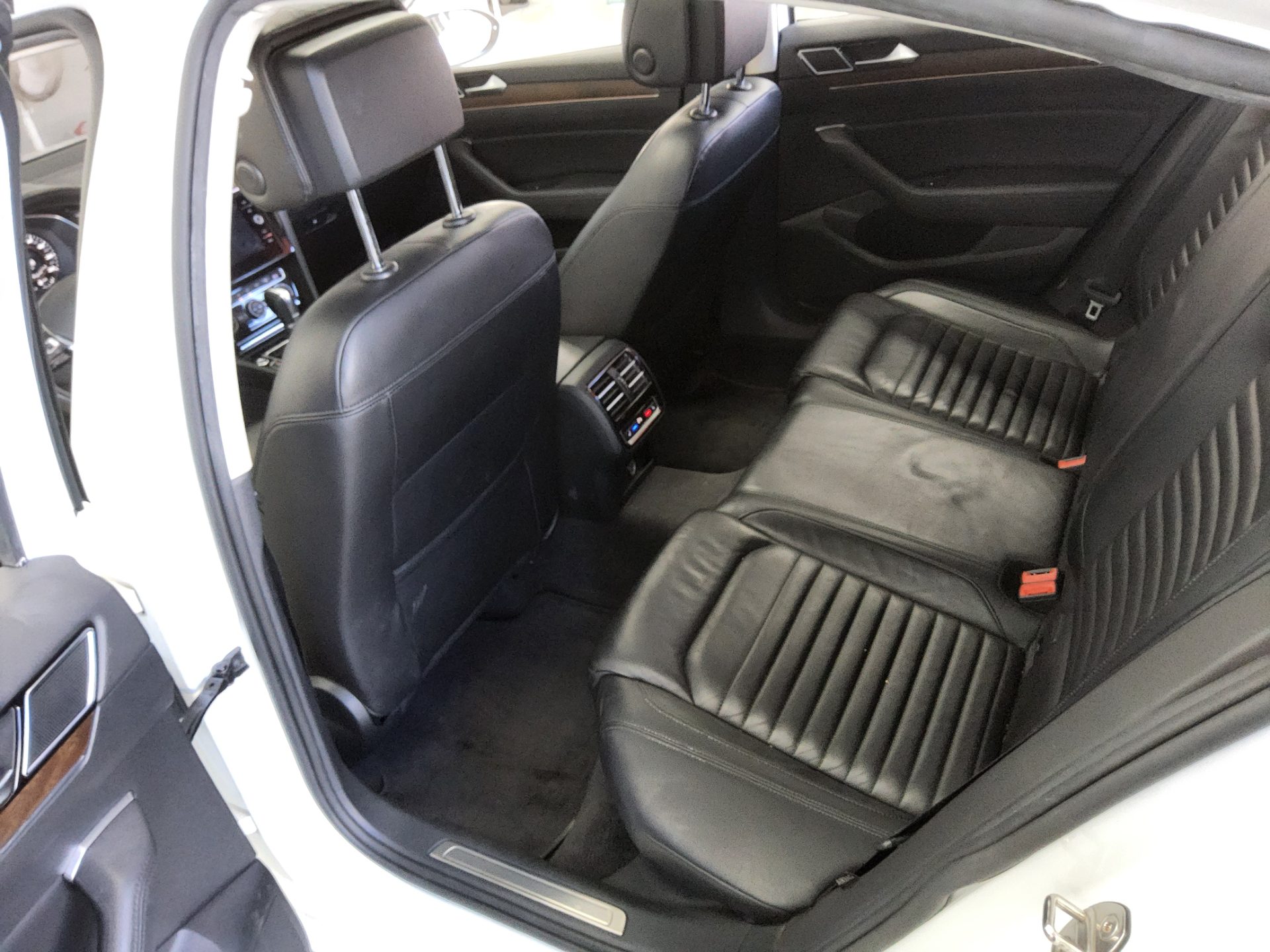 VOLKSWAGEN PASSAT GT (8TH GEN) 2.0 TDI 4MOTION PRESTIGE 2018 - zdjęcie 12