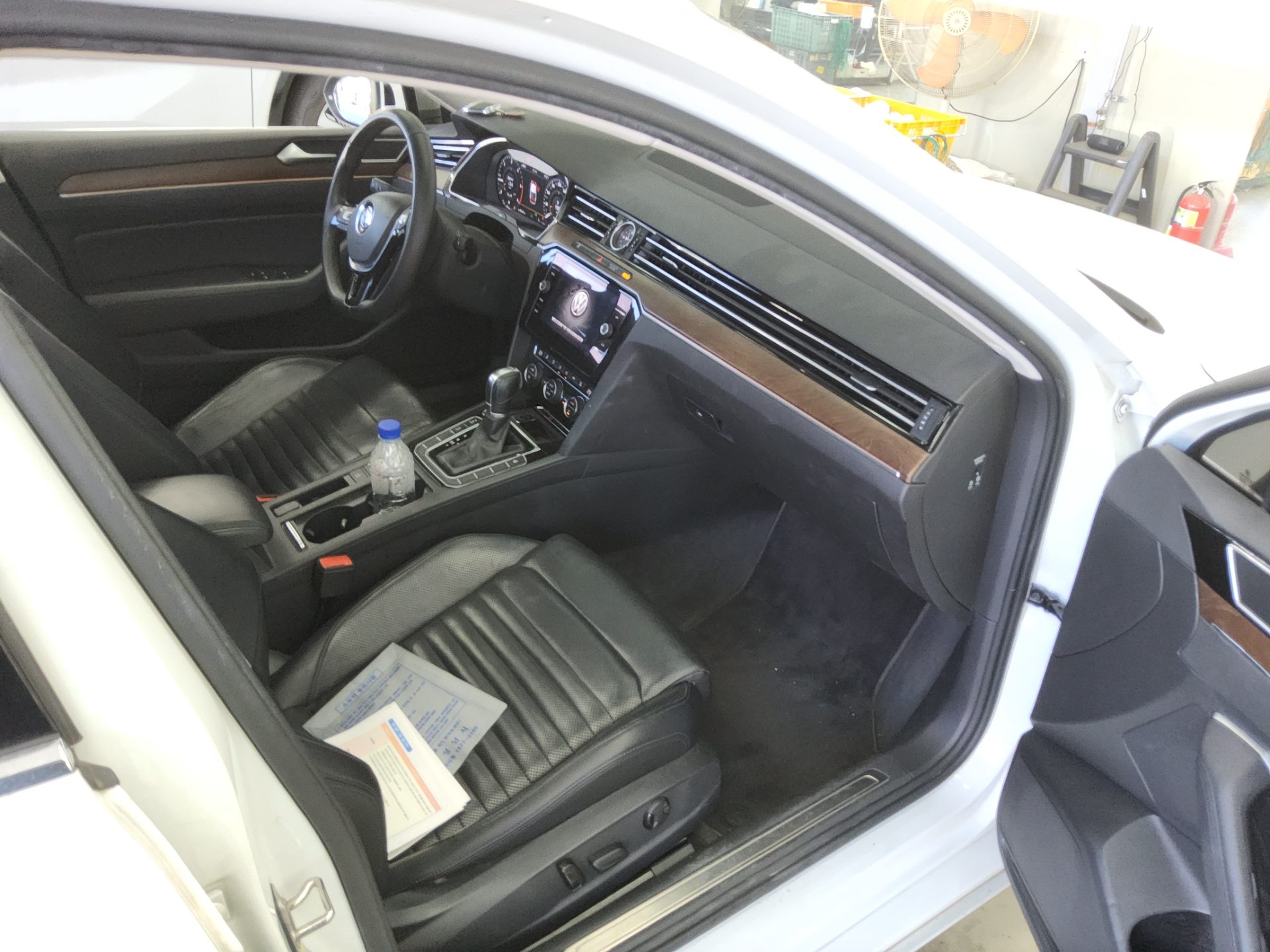 VOLKSWAGEN PASSAT GT (8TH GEN) 2.0 TDI 4MOTION PRESTIGE 2018 - zdjęcie 14