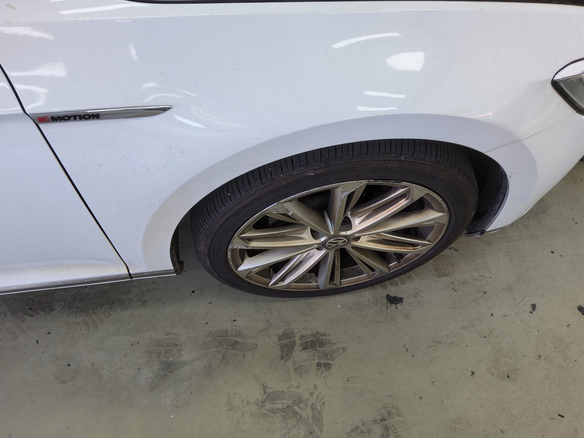 VOLKSWAGEN PASSAT GT (8TH GEN) 2.0 TDI 4MOTION PRESTIGE 2018 - zdjęcie 24