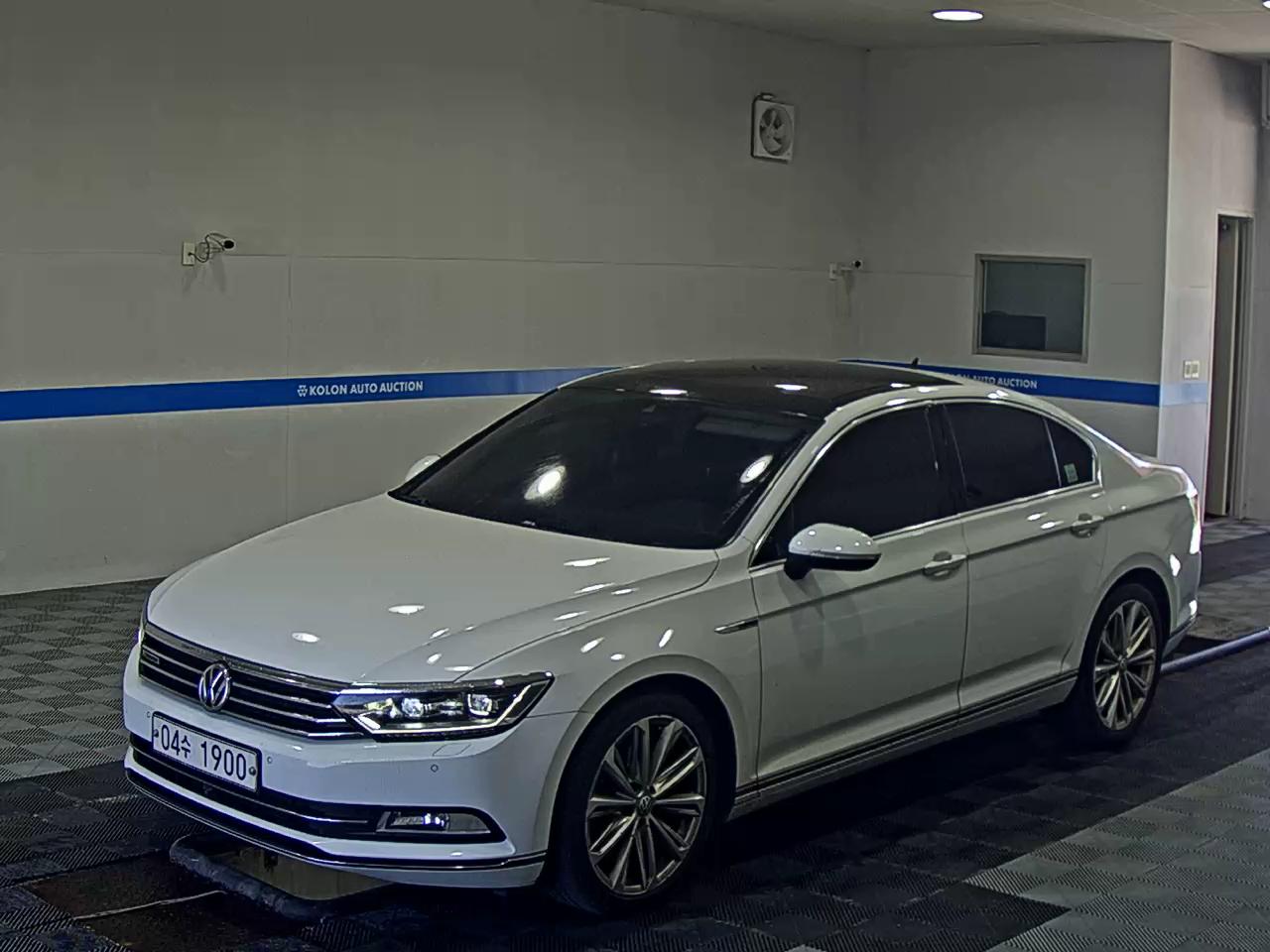 VOLKSWAGEN PASSAT GT (8TH GEN) 2.0 TDI 4MOTION PRESTIGE 2018 - zdjęcie 2