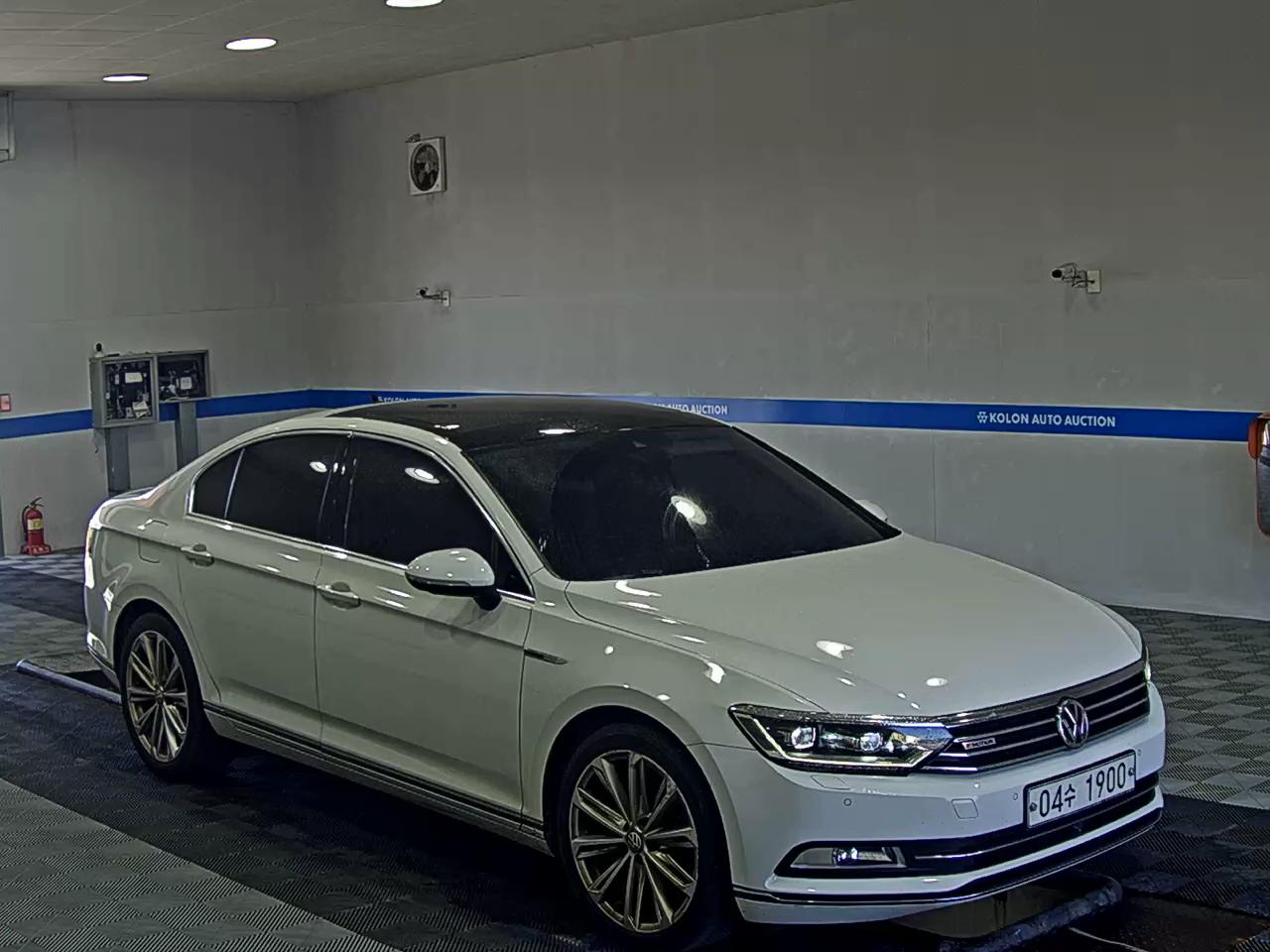 VOLKSWAGEN PASSAT GT (8TH GEN) 2.0 TDI 4MOTION PRESTIGE 2018 - zdjęcie 3