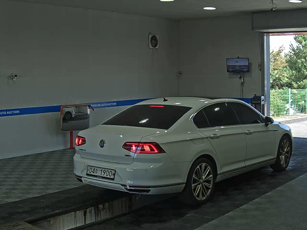 VOLKSWAGEN PASSAT GT (8TH GEN) 2.0 TDI 4MOTION PRESTIGE 2018 - zdjęcie 5