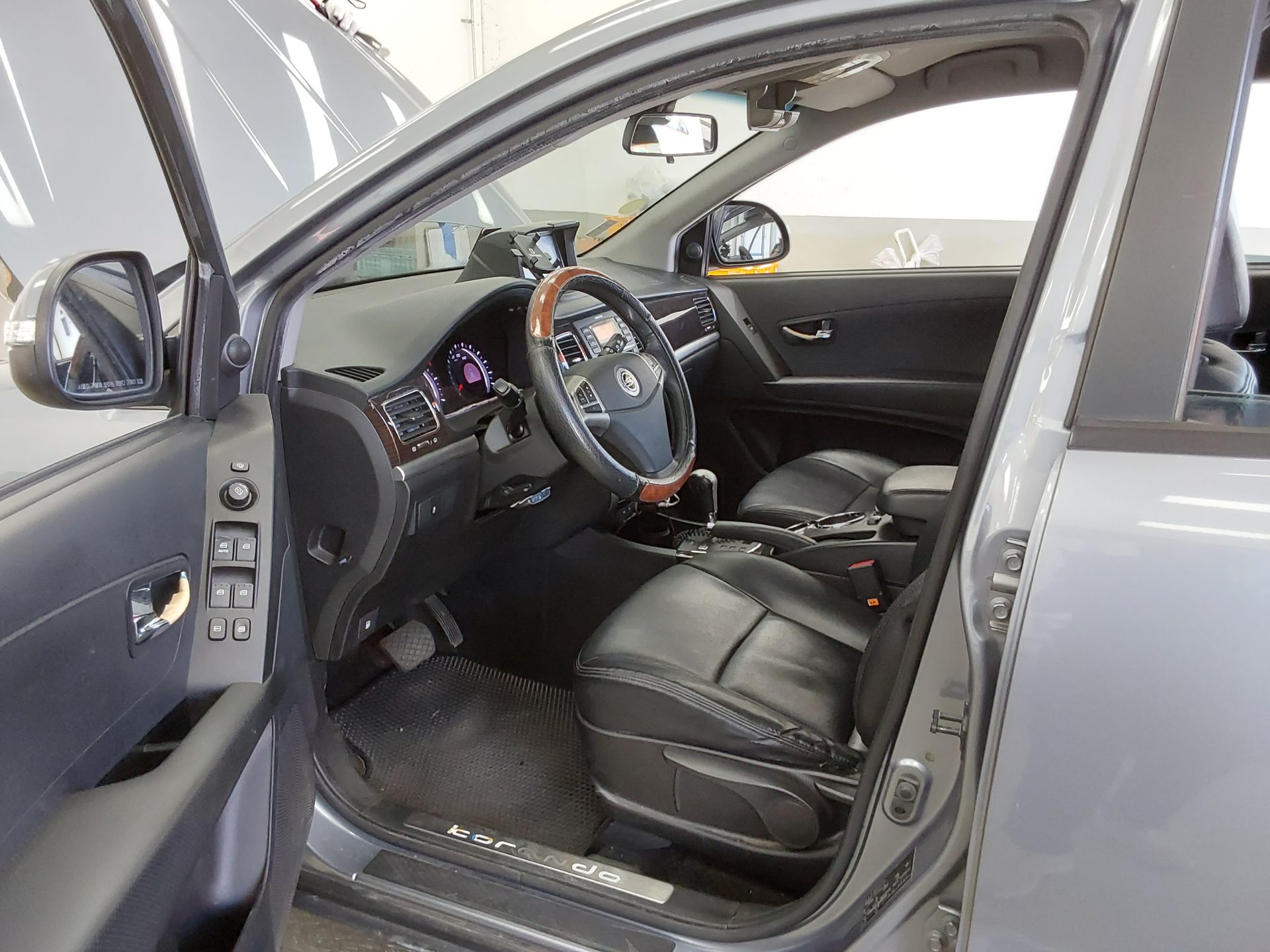 KG MOBILITY (SSANGYONG) KORANDO C CLUBBY 2WD PARK 2011 - zdjęcie 10
