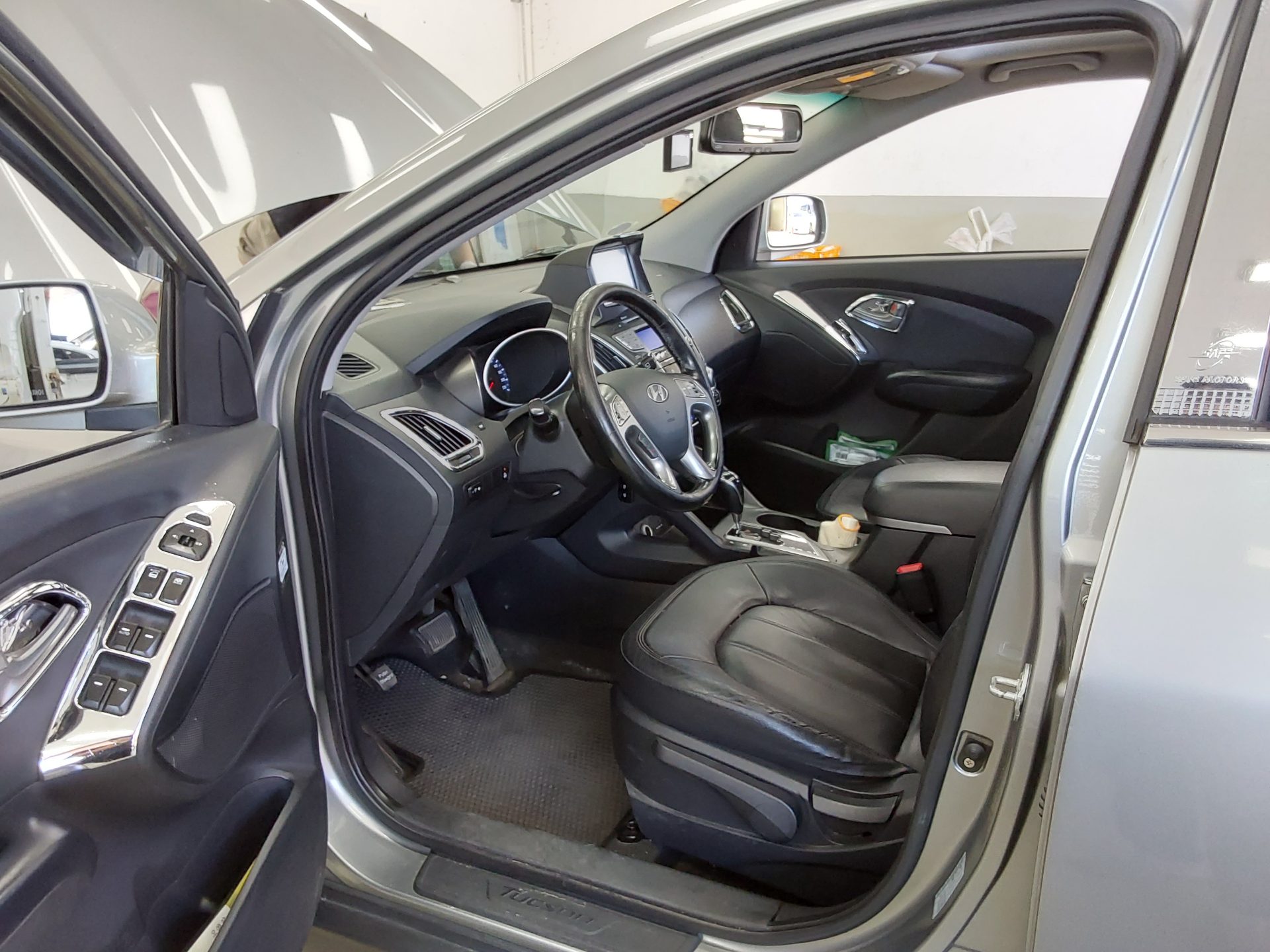 HYUNDAI TUCSON ix DIESEL R20 2WD LX20 PREMIER 2010 - zdjęcie 10