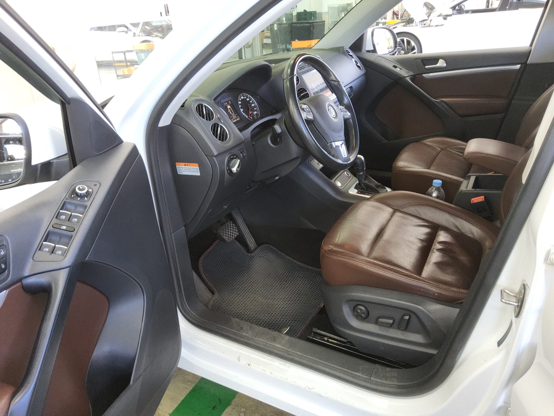 VOLKSWAGEN TIGUAN 2.0 TDI BLUEMOTION PREMIUM 2015 - zdjęcie 10