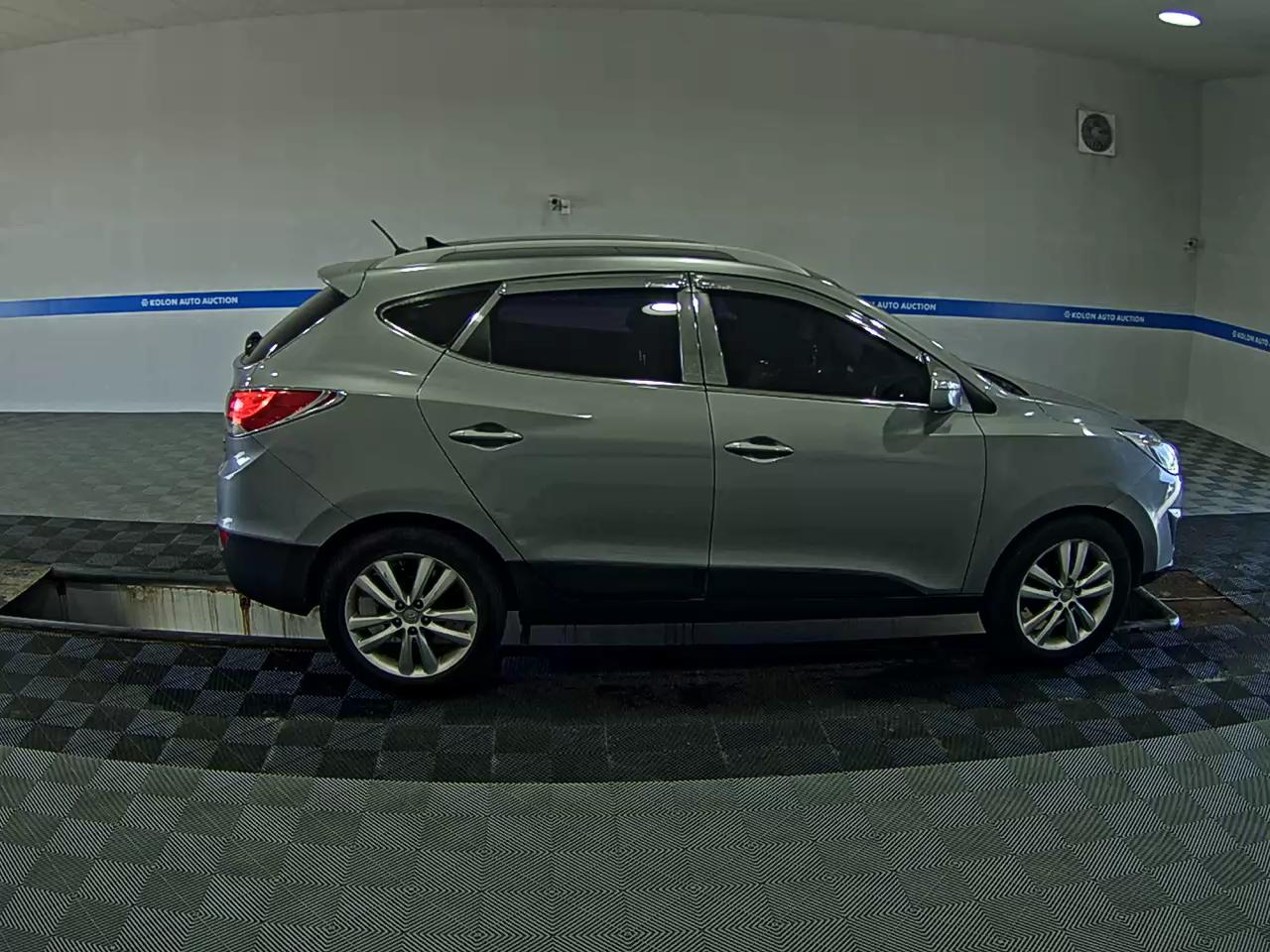 HYUNDAI TUCSON ix DIESEL R20 2WD LX20 PREMIER 2010 - zdjęcie 4