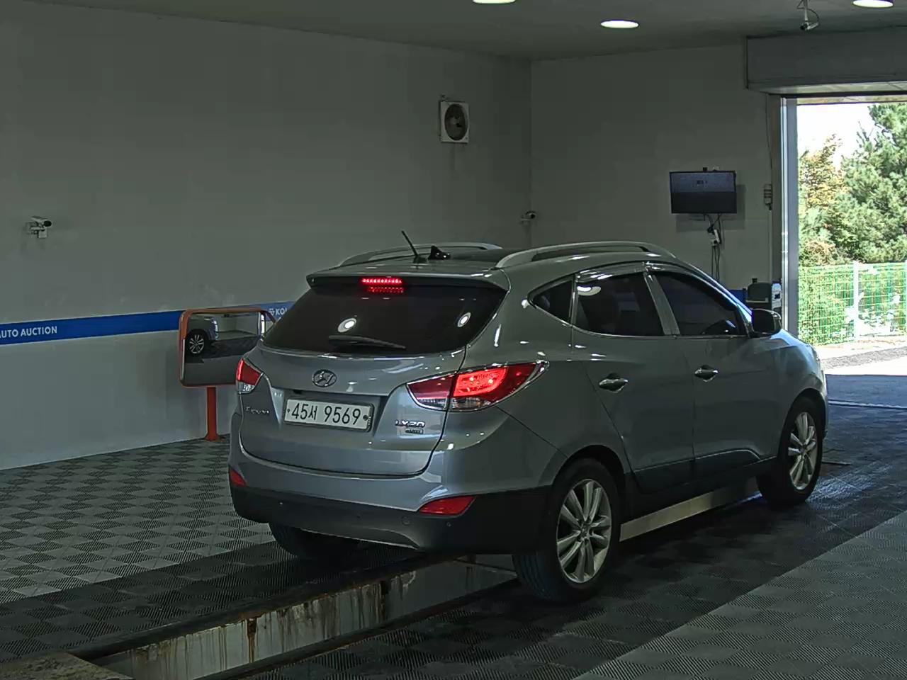 HYUNDAI TUCSON ix DIESEL R20 2WD LX20 PREMIER 2010 - zdjęcie 5