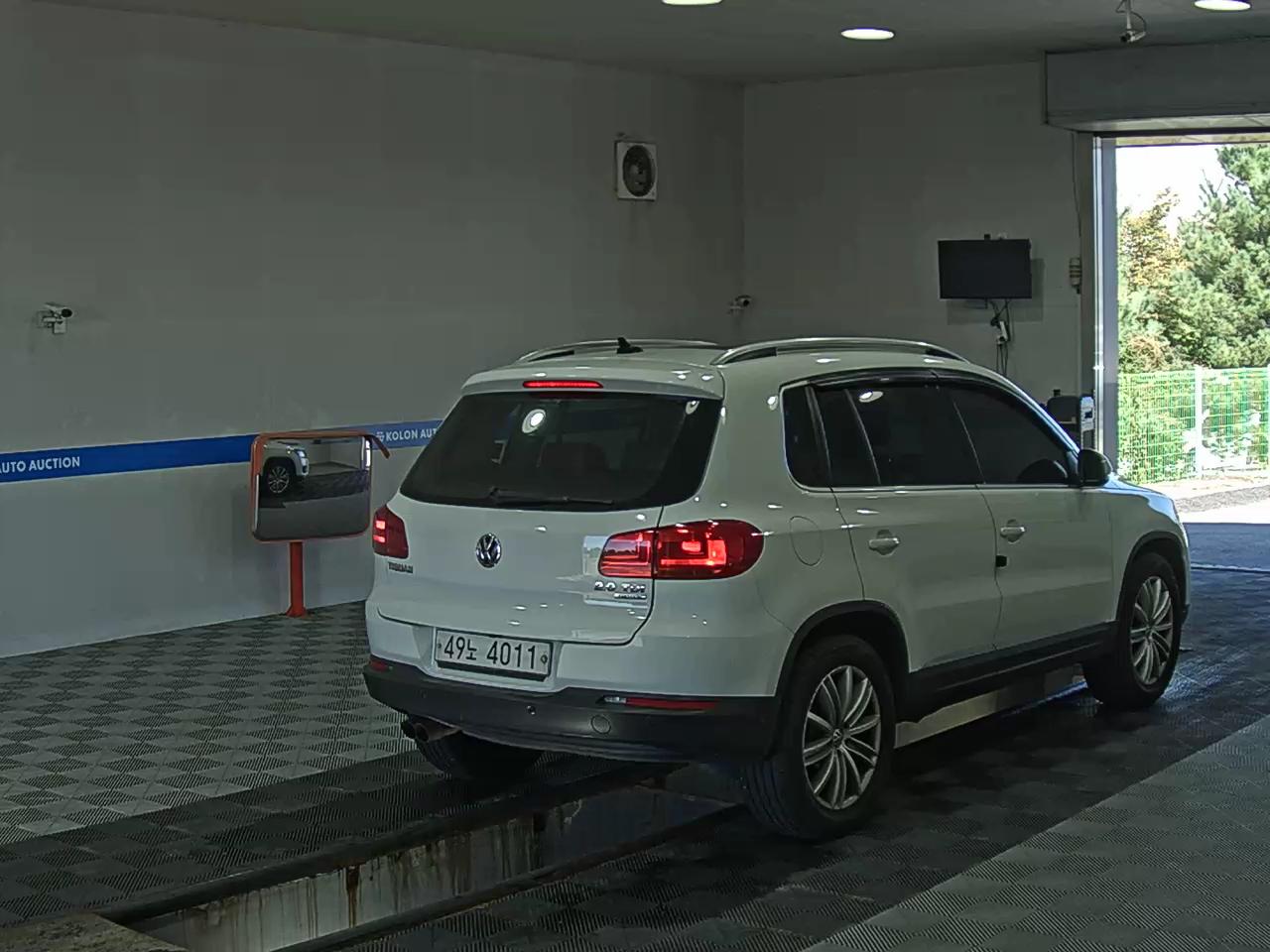 VOLKSWAGEN TIGUAN 2.0 TDI BLUEMOTION PREMIUM 2015 - zdjęcie 5