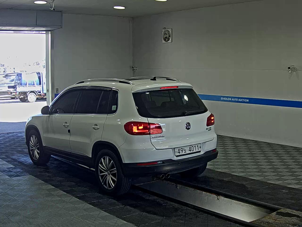 VOLKSWAGEN TIGUAN 2.0 TDI BLUEMOTION PREMIUM 2015 - zdjęcie 6