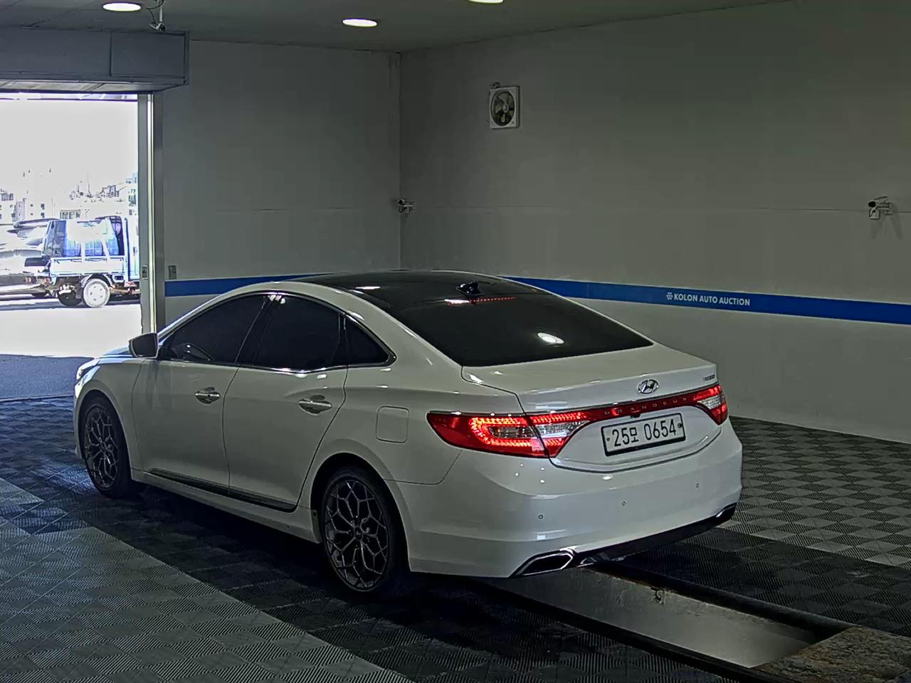 HYUNDAI GRANDEUR HG HG 300 EXCLUSIVE 2017 - zdjęcie 6