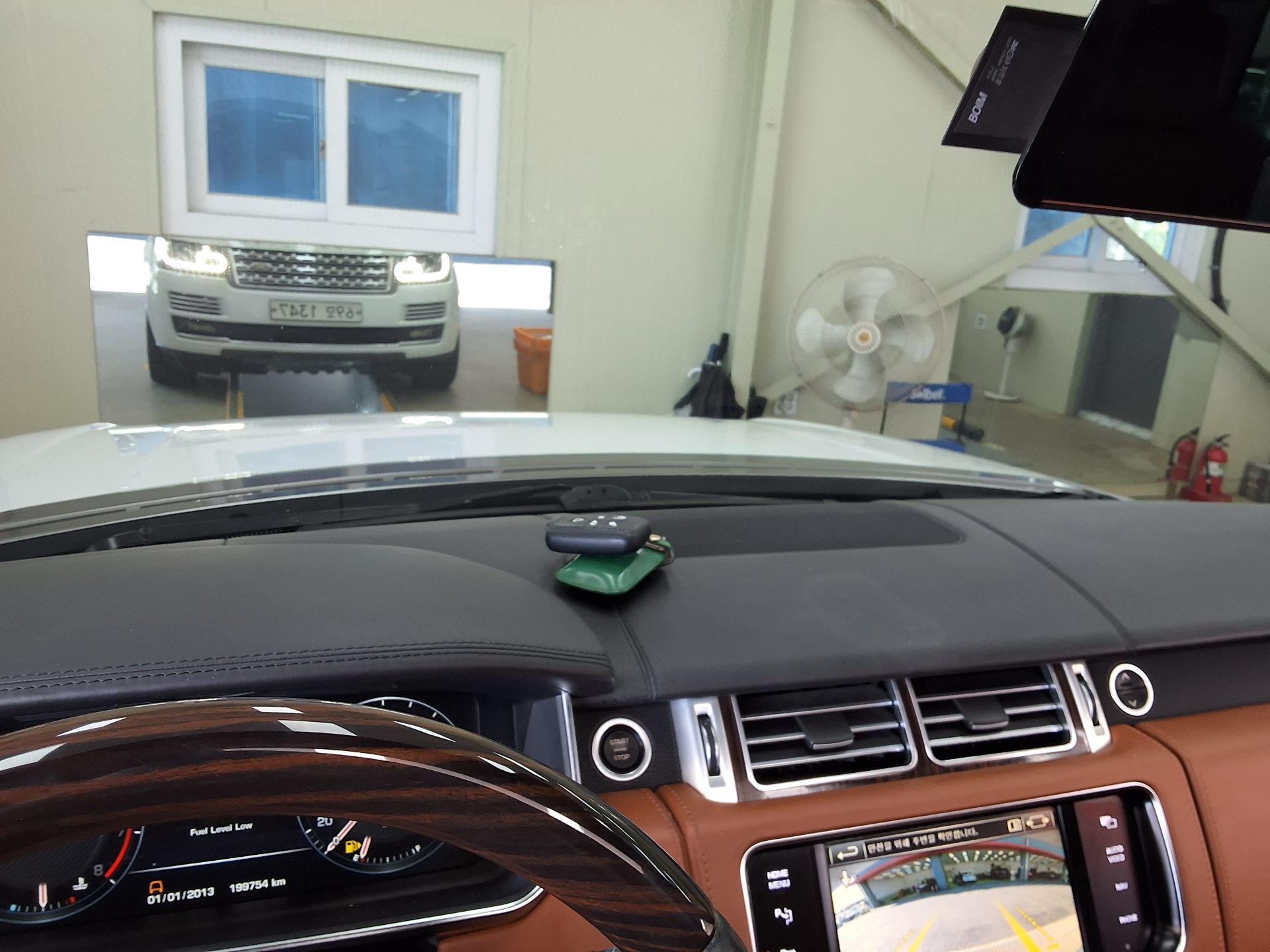 LAND ROVER RANGE ROVER (4TH GEN) 5.0 V8 SC LWB AB 2014 - zdjęcie 25