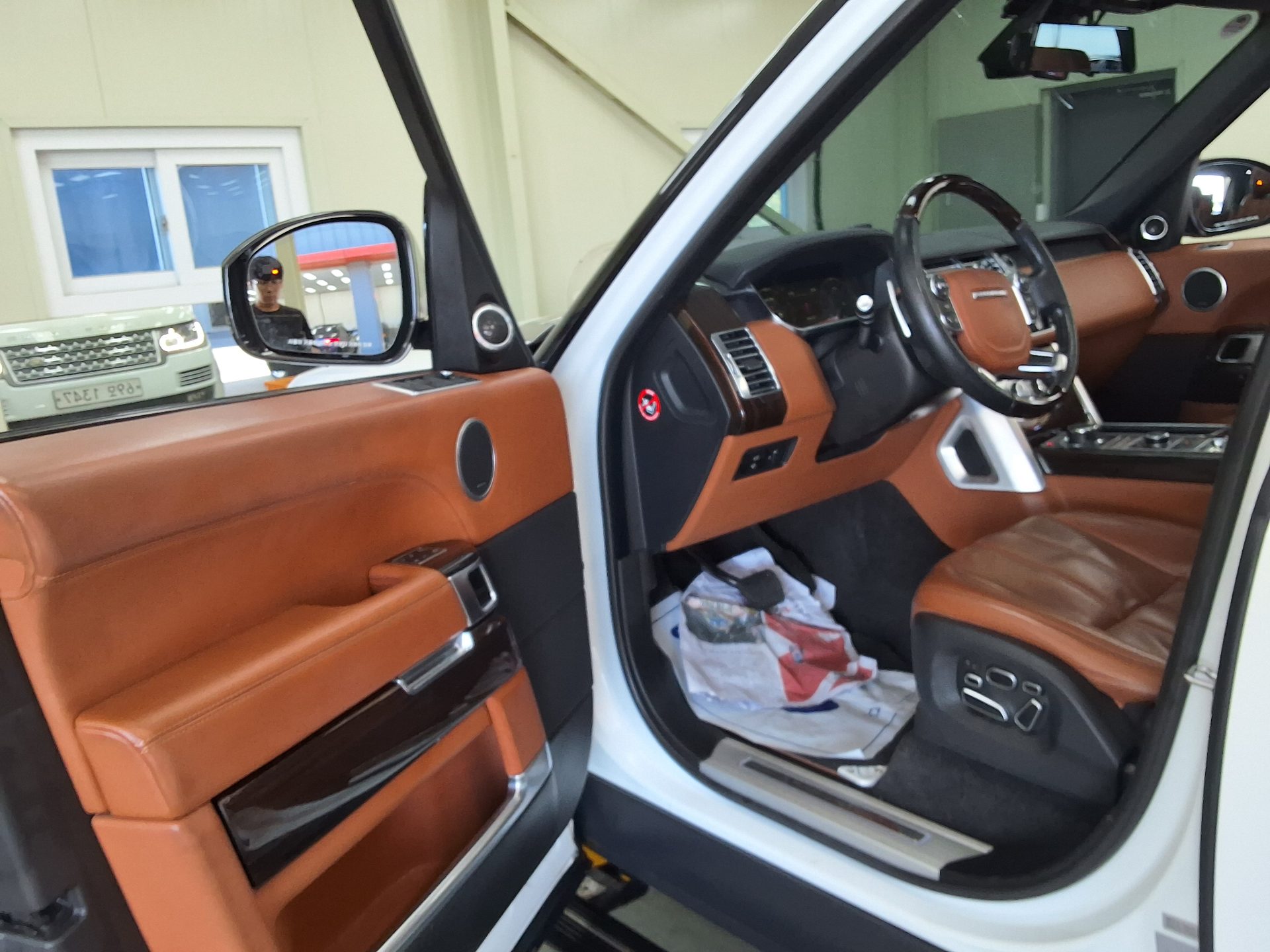 LAND ROVER RANGE ROVER (4TH GEN) 5.0 V8 SC LWB AB 2014 - zdjęcie 11
