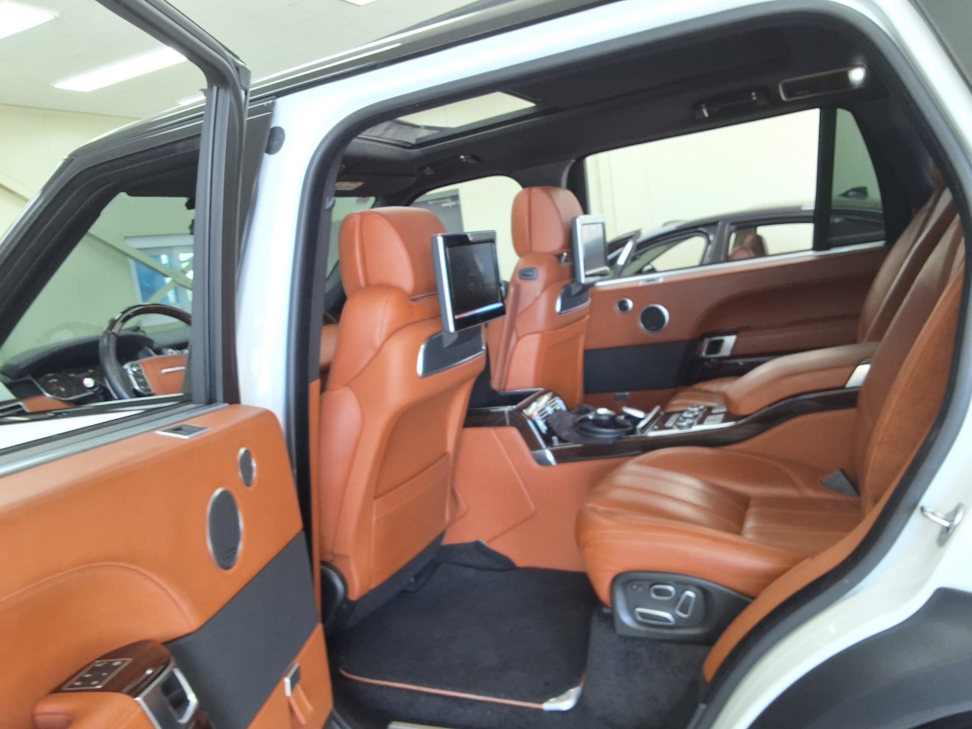 LAND ROVER RANGE ROVER (4TH GEN) 5.0 V8 SC LWB AB 2014 - zdjęcie 13