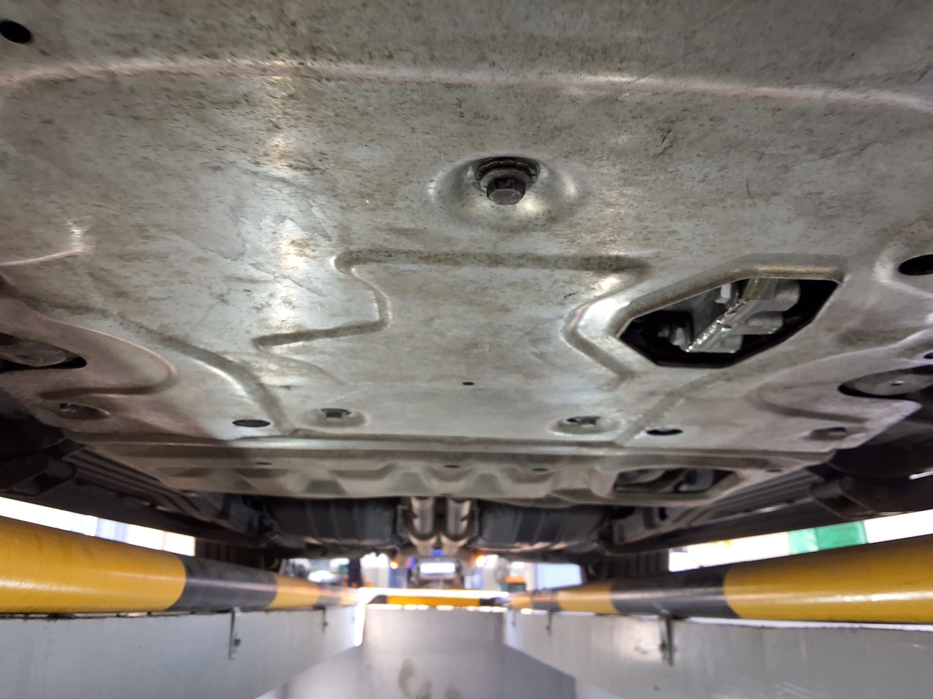 LAND ROVER RANGE ROVER (4TH GEN) 5.0 V8 SC LWB AB 2014 - zdjęcie 9