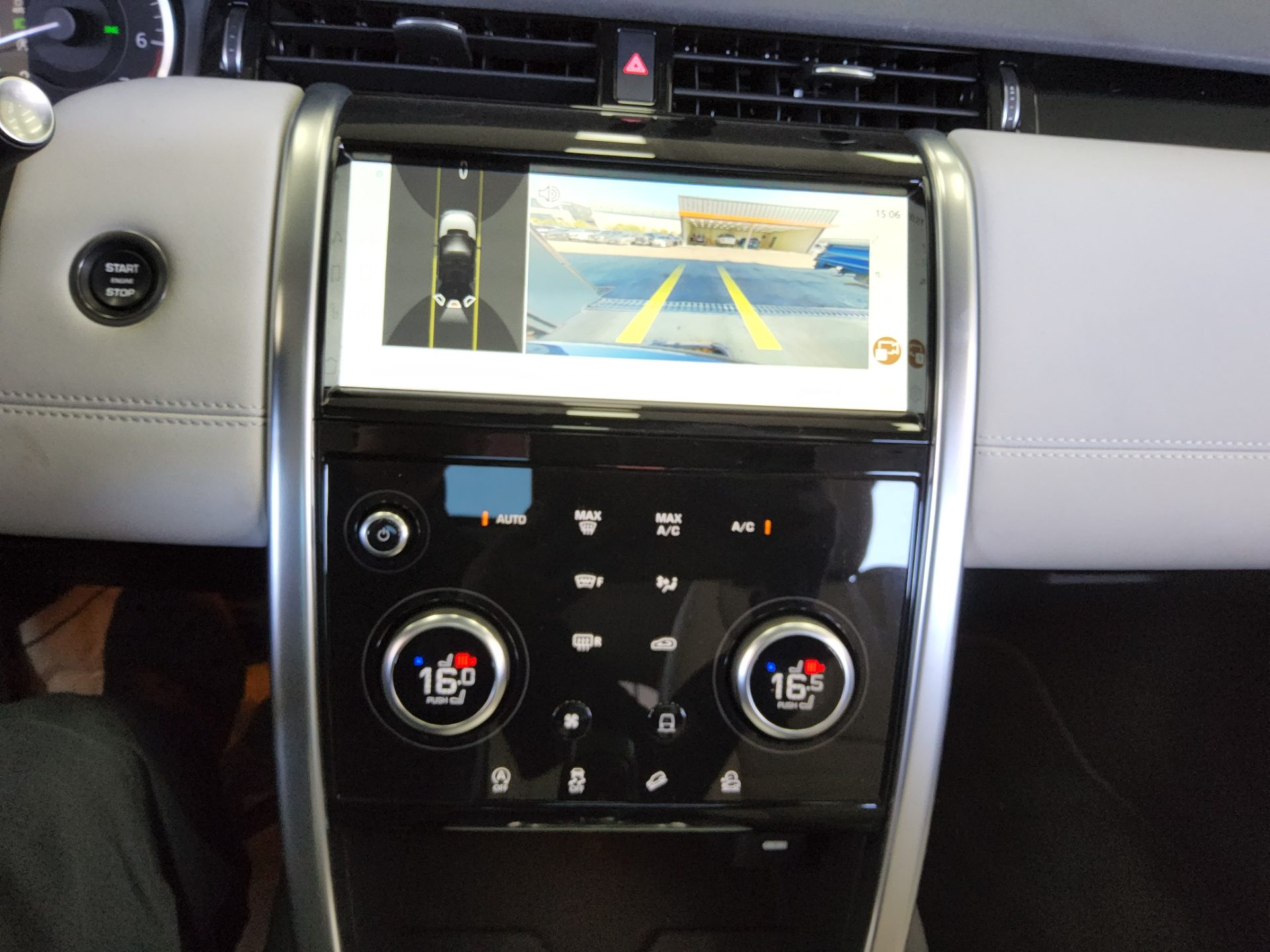 LAND ROVER DISCOVERY SPORT 2.0 P250 SE 2023 - zdjęcie 18