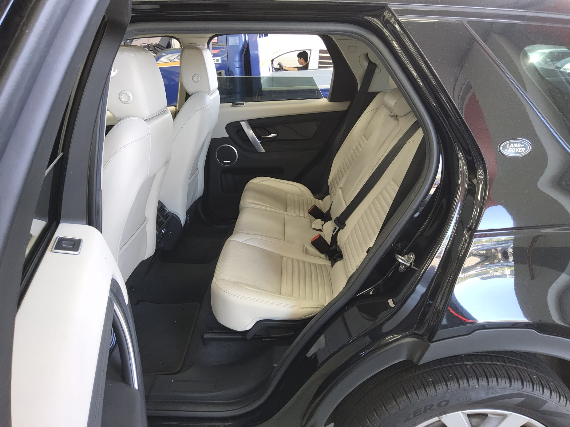 LAND ROVER DISCOVERY SPORT 2.0 P250 SE 2023 - zdjęcie 12