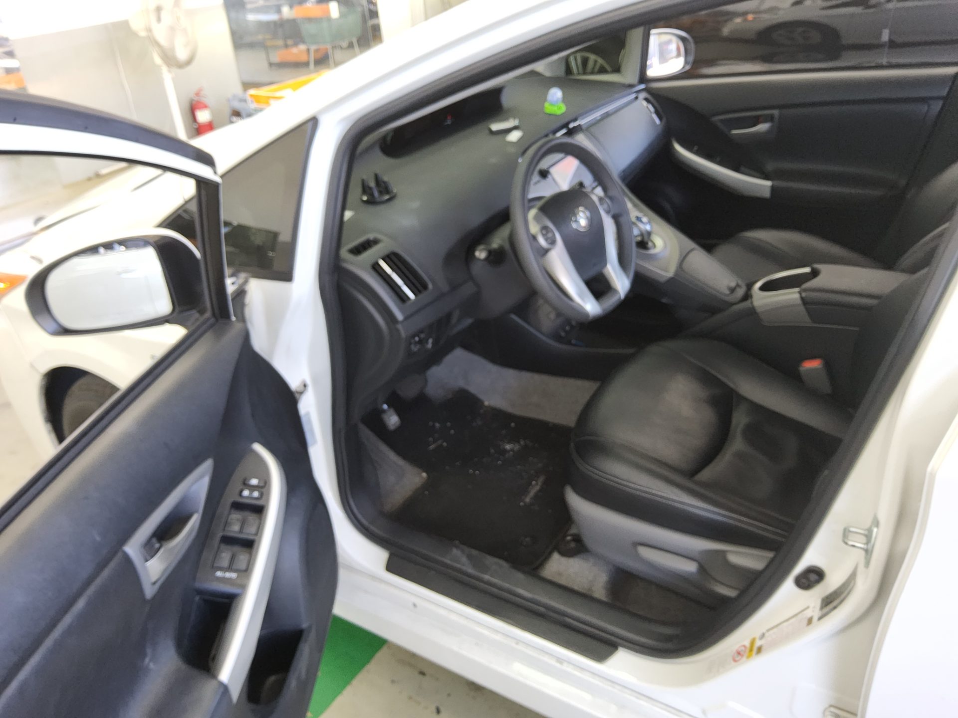 TOYOTA PRIUS (3RD GEN) 1.8 2015 - zdjęcie 10