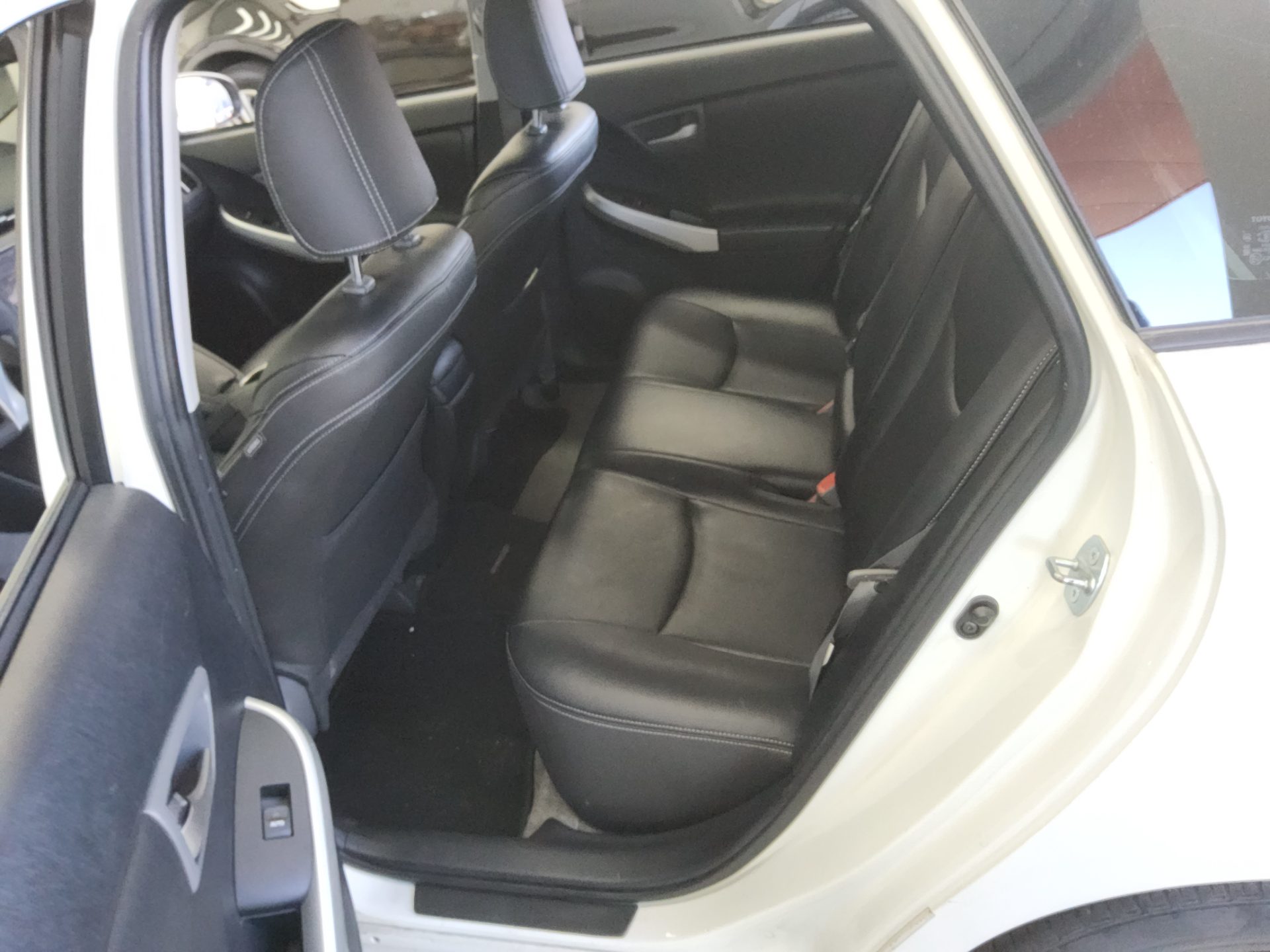 TOYOTA PRIUS (3RD GEN) 1.8 2015 - zdjęcie 12