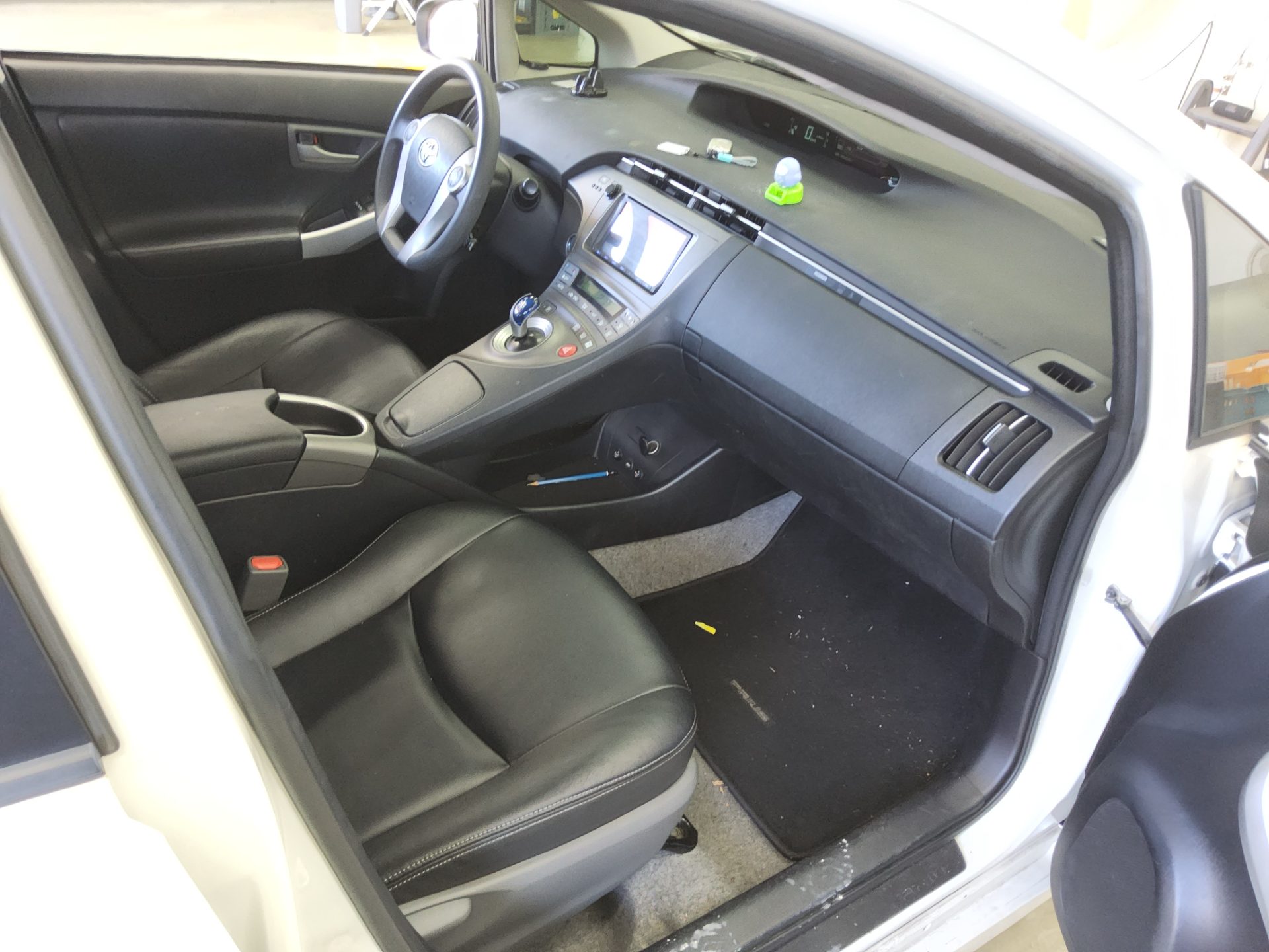TOYOTA PRIUS (3RD GEN) 1.8 2015 - zdjęcie 14