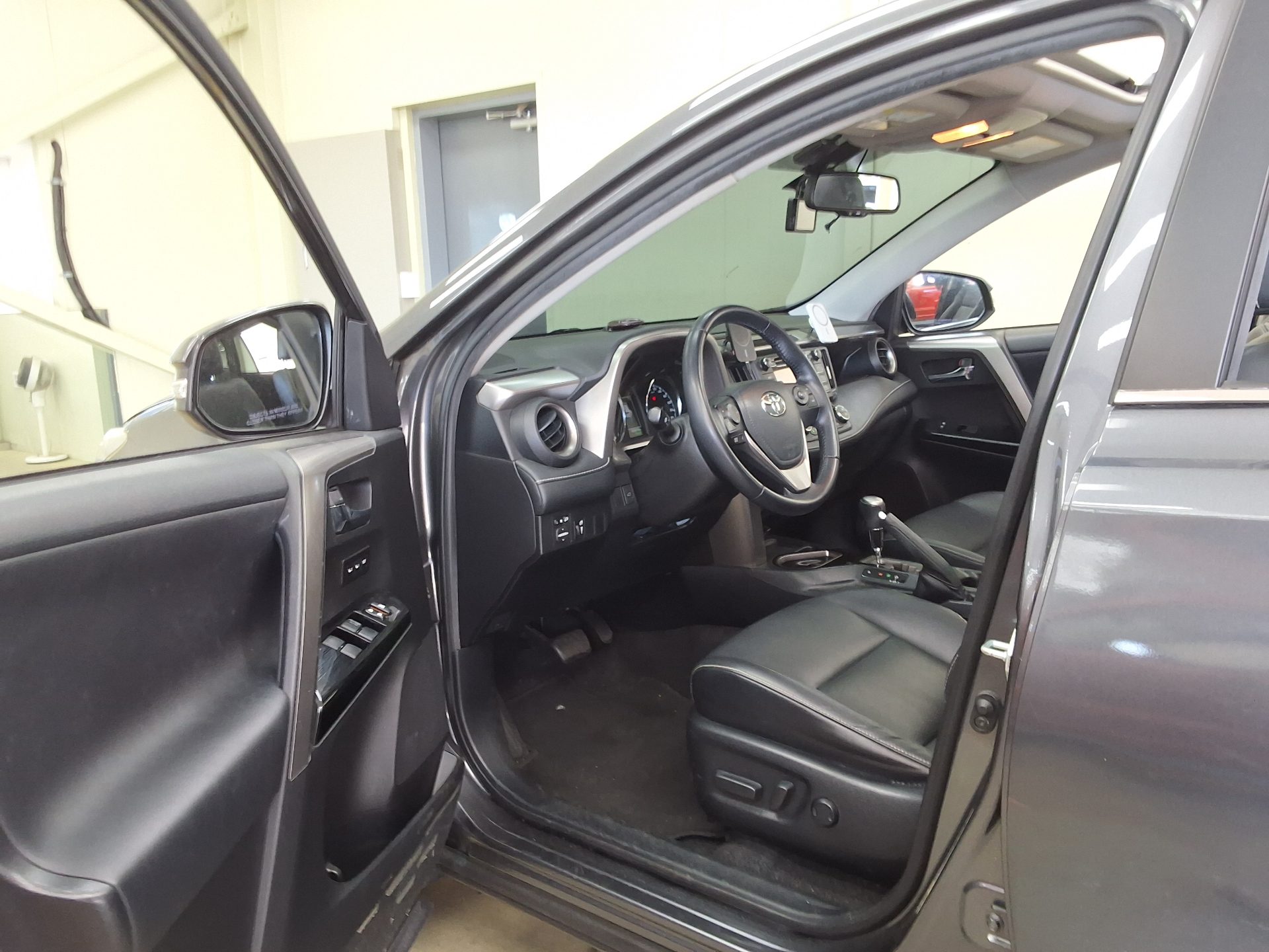TOYOTA RAV4 (4TH GEN) 2.5 4WD HYBRID 2016 - zdjęcie 11