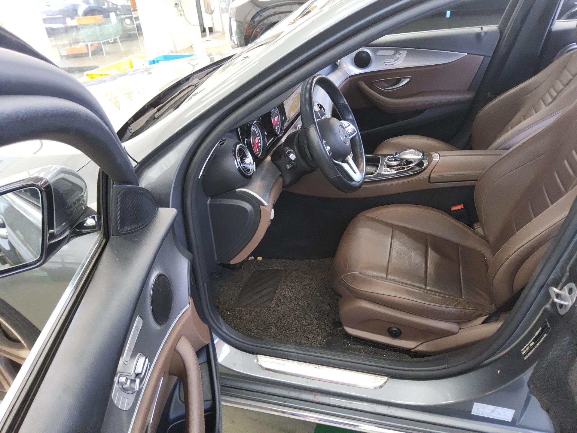 MERCEDES-BENZ E-CLASS (5TH GEN) E300 AVANTGARDE 2019 - zdjęcie 10