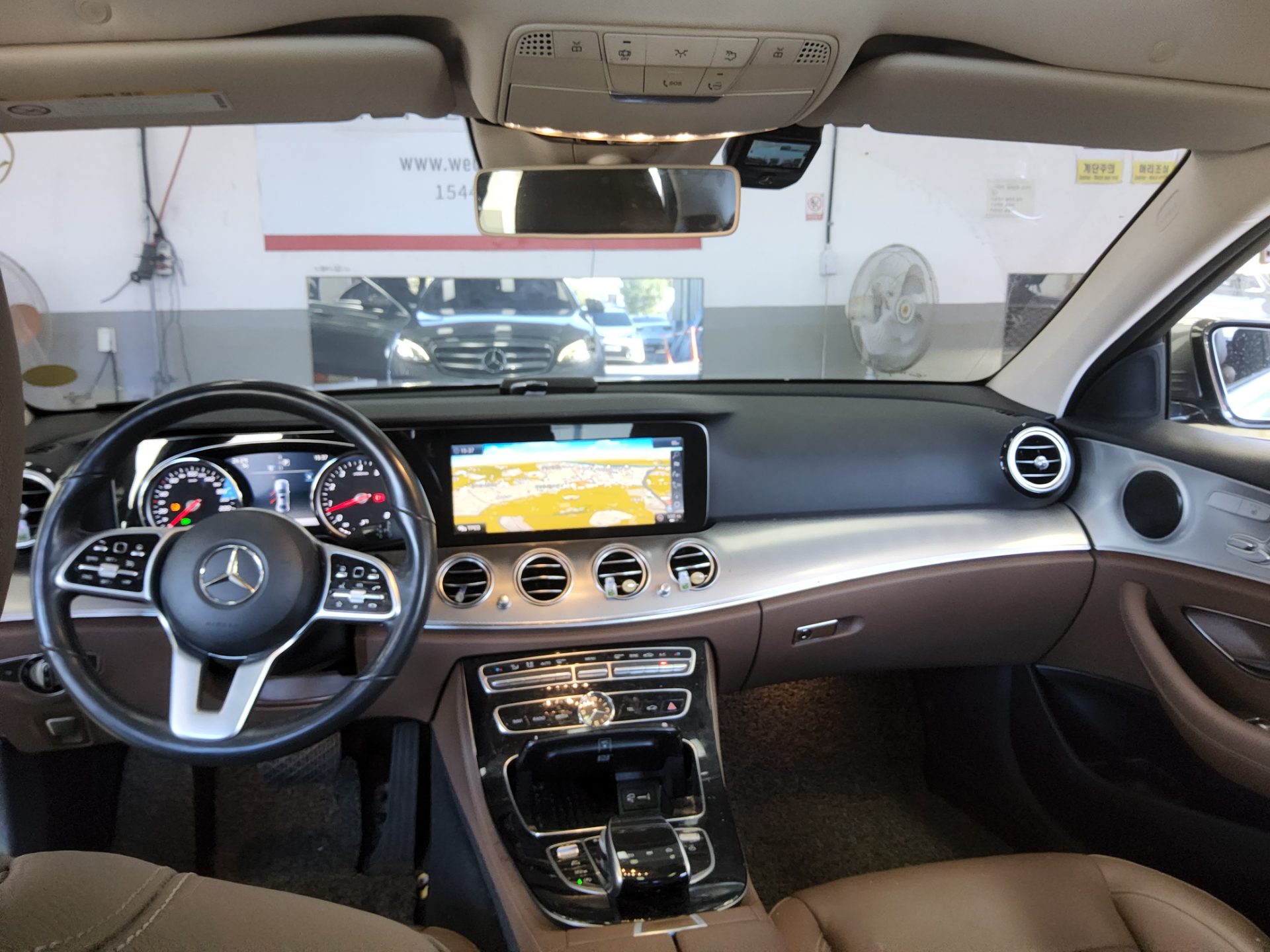 MERCEDES-BENZ E-CLASS (5TH GEN) E300 AVANTGARDE 2019 - zdjęcie 11