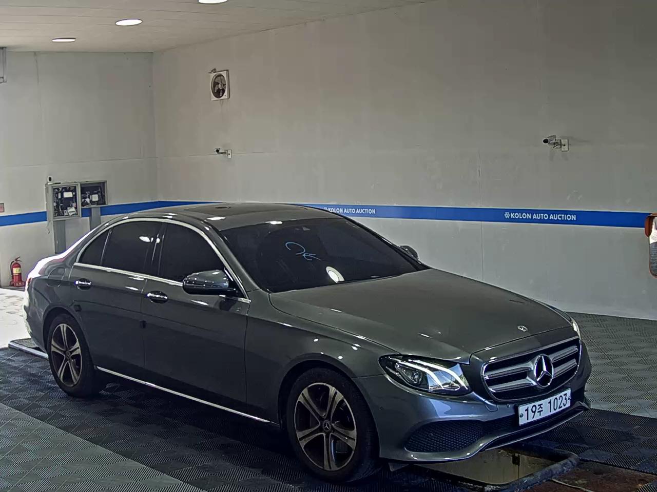 MERCEDES-BENZ E-CLASS (5TH GEN) E300 AVANTGARDE 2019 - zdjęcie 3