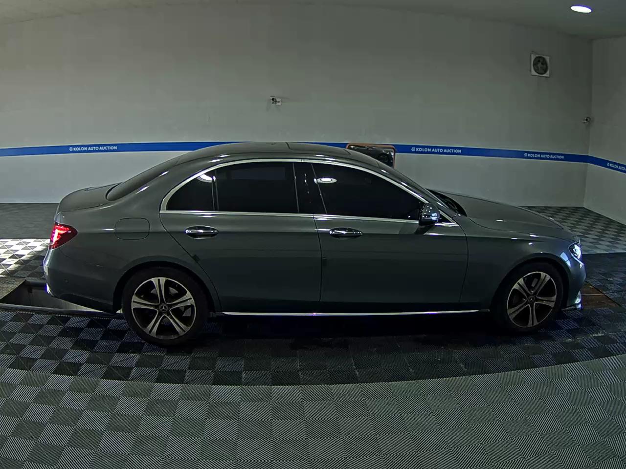 MERCEDES-BENZ E-CLASS (5TH GEN) E300 AVANTGARDE 2019 - zdjęcie 4