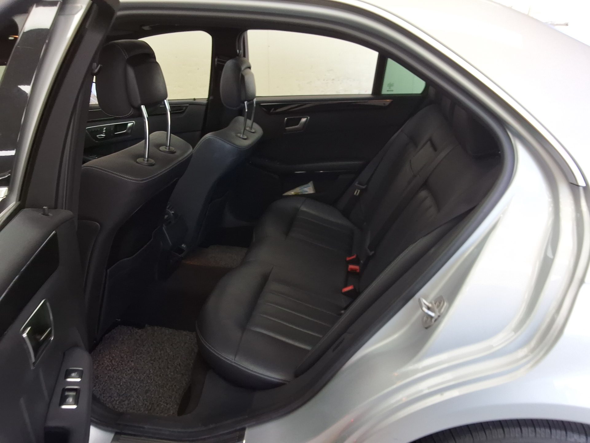 MERCEDES-BENZ E-CLASS (4TH GEN) E220 CDI BLUETEC AVANTGARDE 2015 - zdjęcie 13